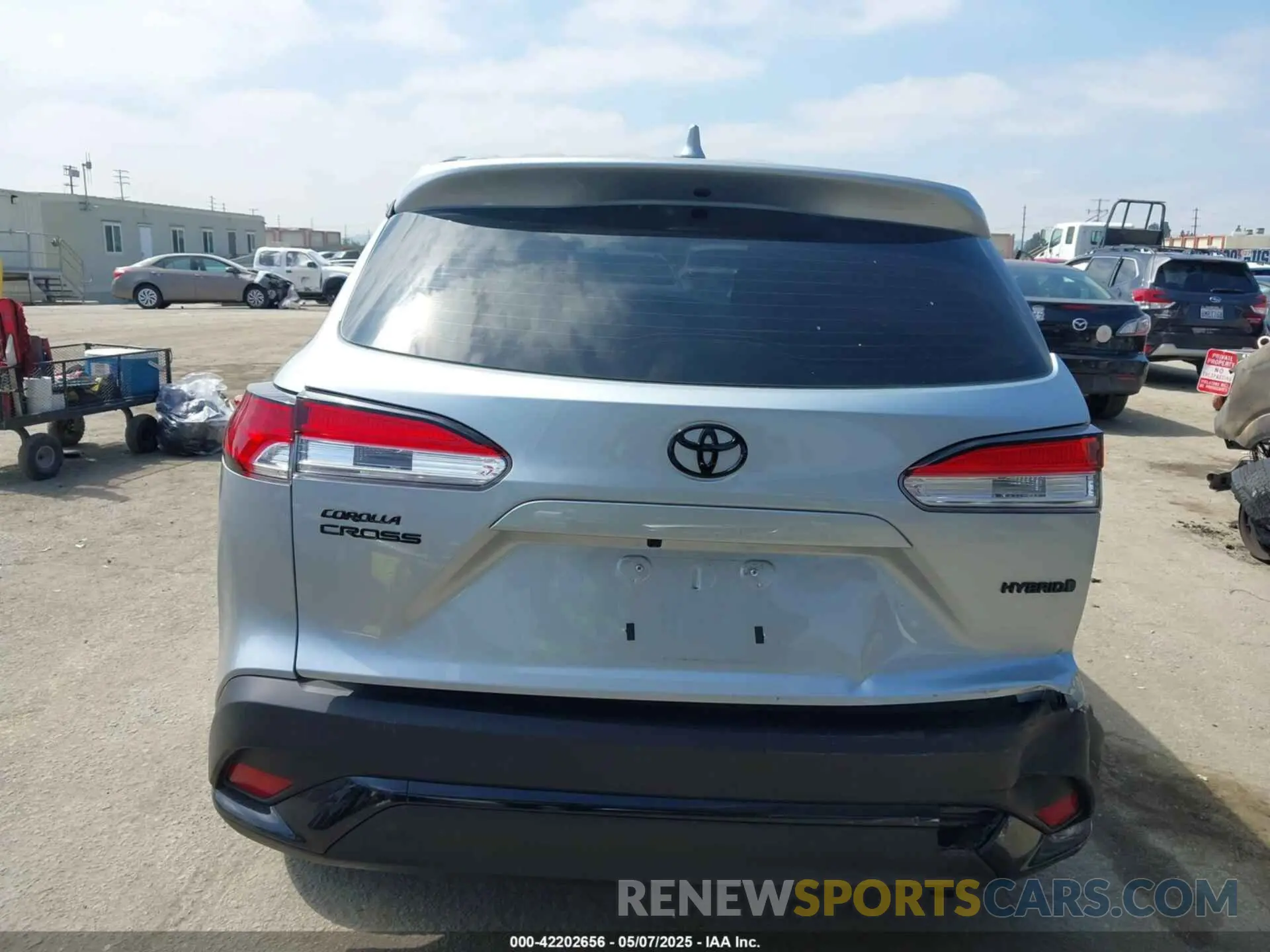 16 Photograph of a damaged car 7MUFBABG1PV014992 TOYOTA COROLLA CROSS HYBRID 2023