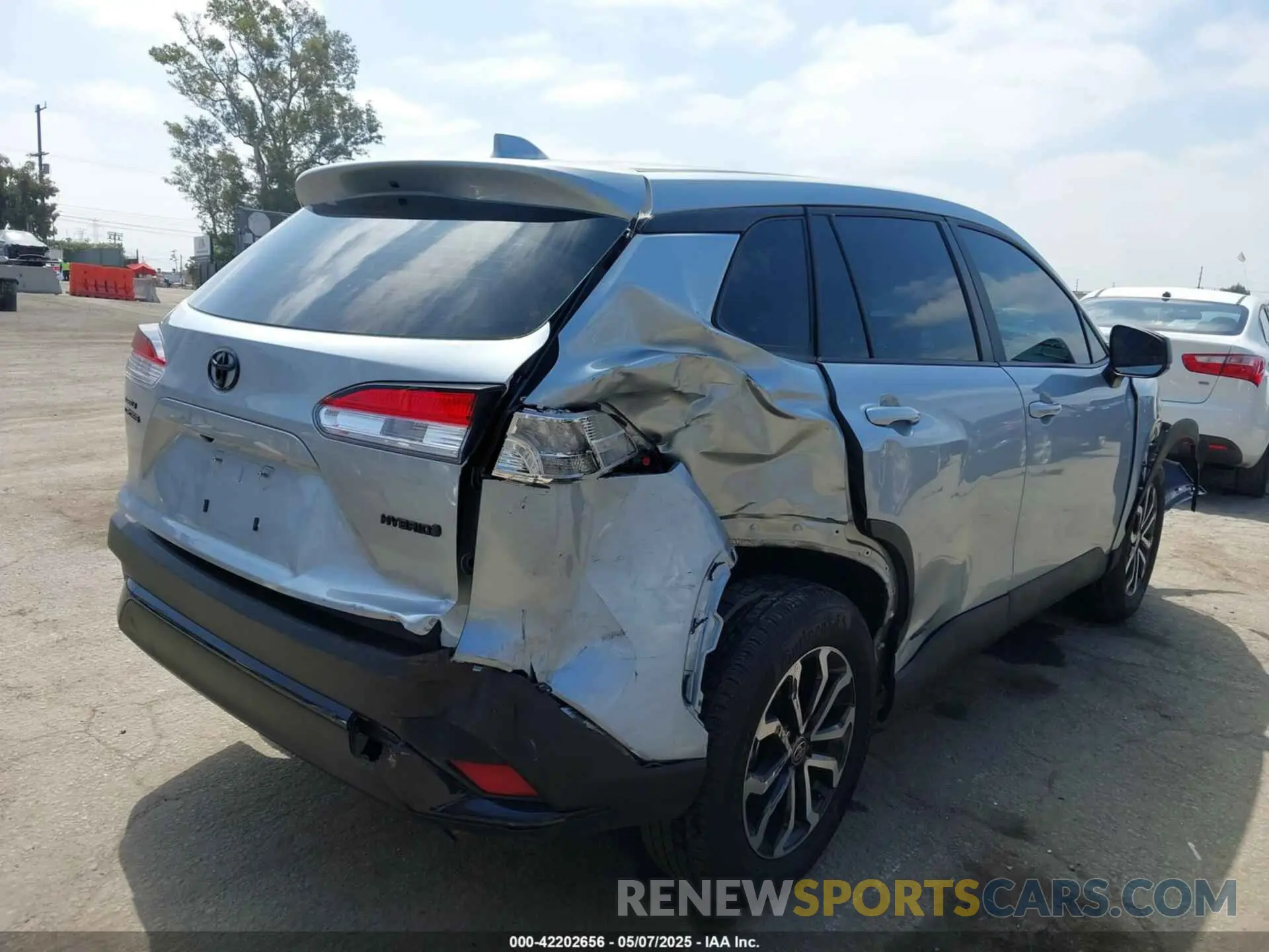 4 Photograph of a damaged car 7MUFBABG1PV014992 TOYOTA COROLLA CROSS HYBRID 2023