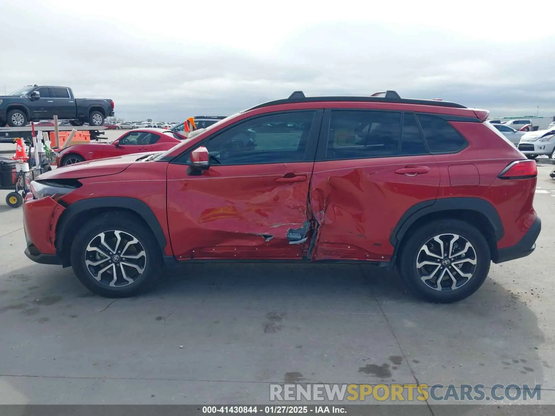 14 Photograph of a damaged car 7MUFBABG5PV003543 TOYOTA COROLLA CROSS HYBRID 2023