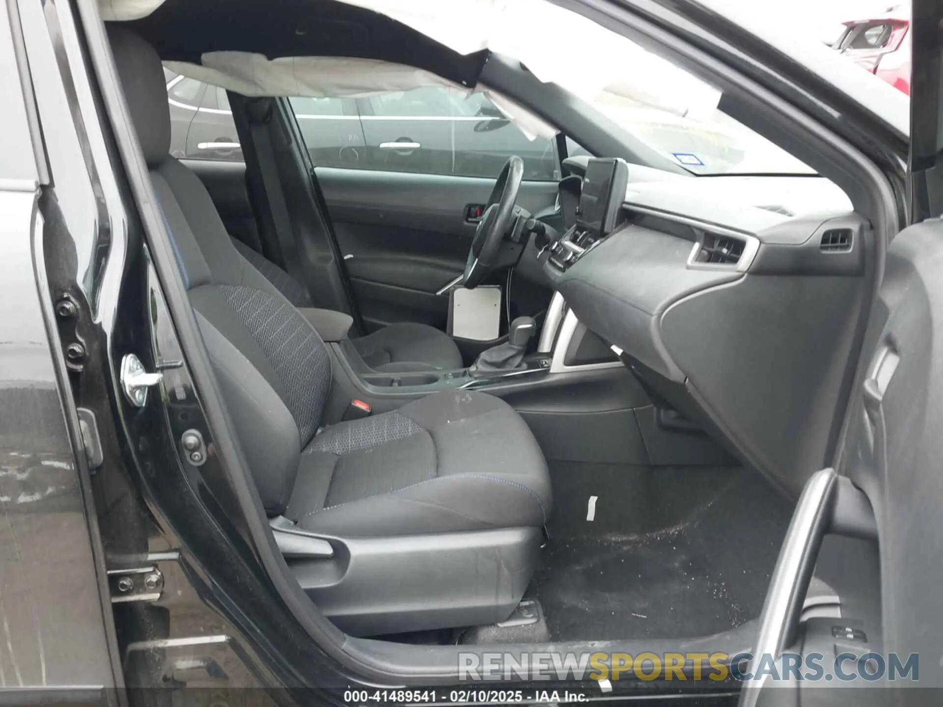 5 Photograph of a damaged car 7MUFBABG6PV010999 TOYOTA COROLLA CROSS HYBRID 2023