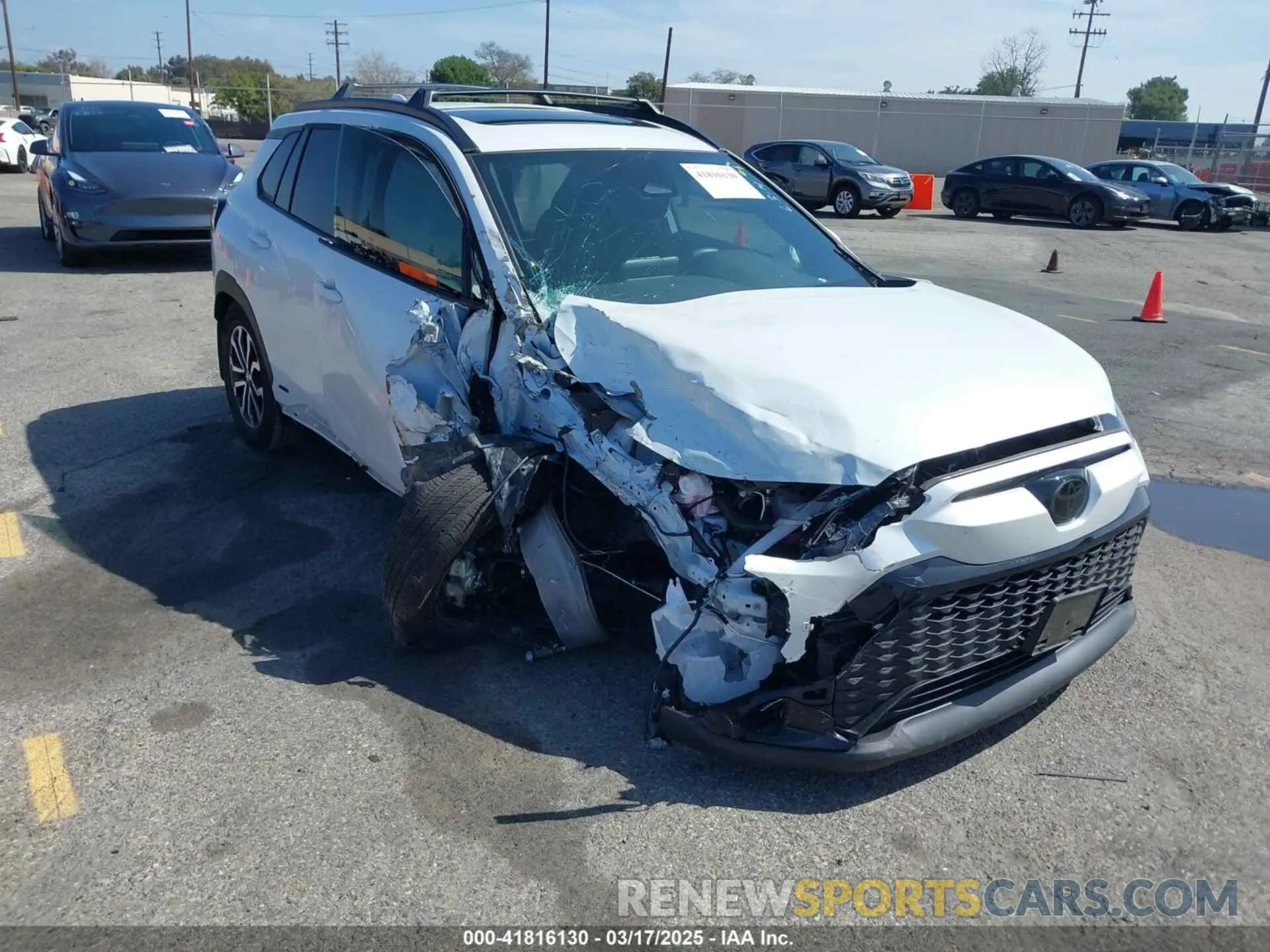 1 Photograph of a damaged car 7MUFBABG1RV052595 TOYOTA COROLLA CROSS HYBRID 2024