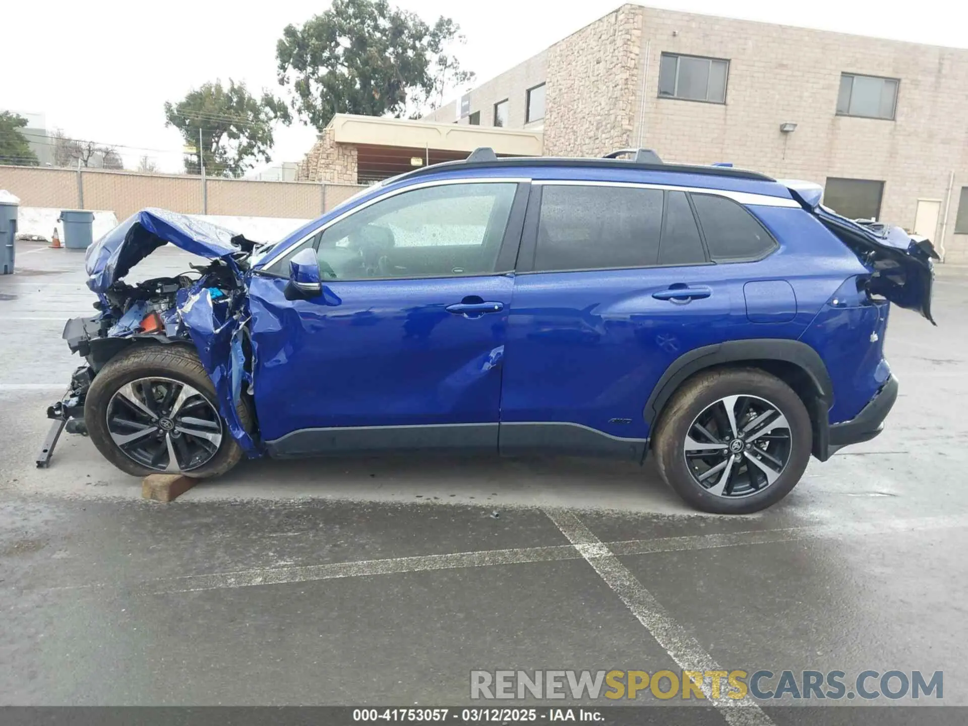 14 Photograph of a damaged car 7MUFBABG3RV051786 TOYOTA COROLLA CROSS HYBRID 2024