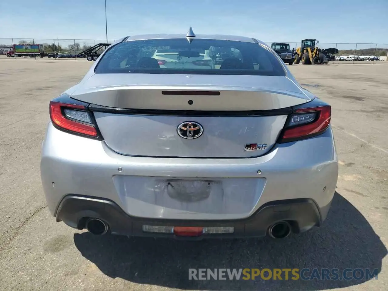 6 Photograph of a damaged car JF1ZNBC19N8755722 TOYOTA GR 86 2022