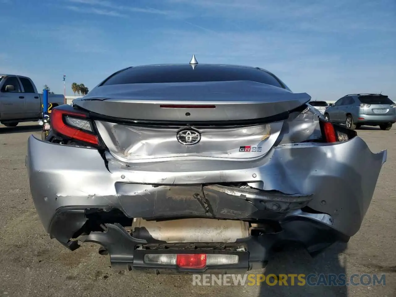 6 Photograph of a damaged car JF1ZNBC1XN8755387 TOYOTA GR 86 2022
