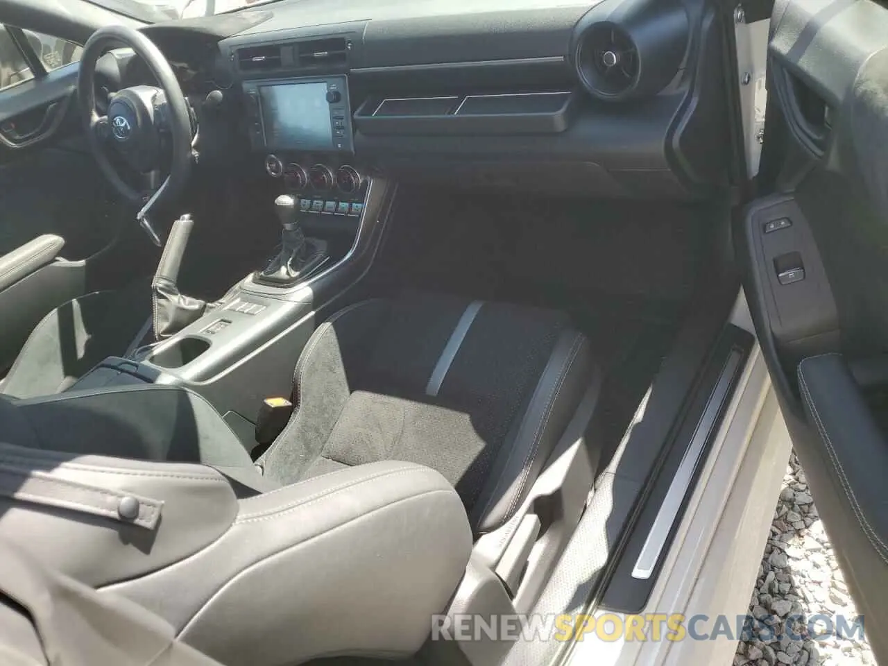 8 Фотография поврежденного автомобиля JF1ZNBE10R8754638 TOYOTA GR 86 PREM 2024