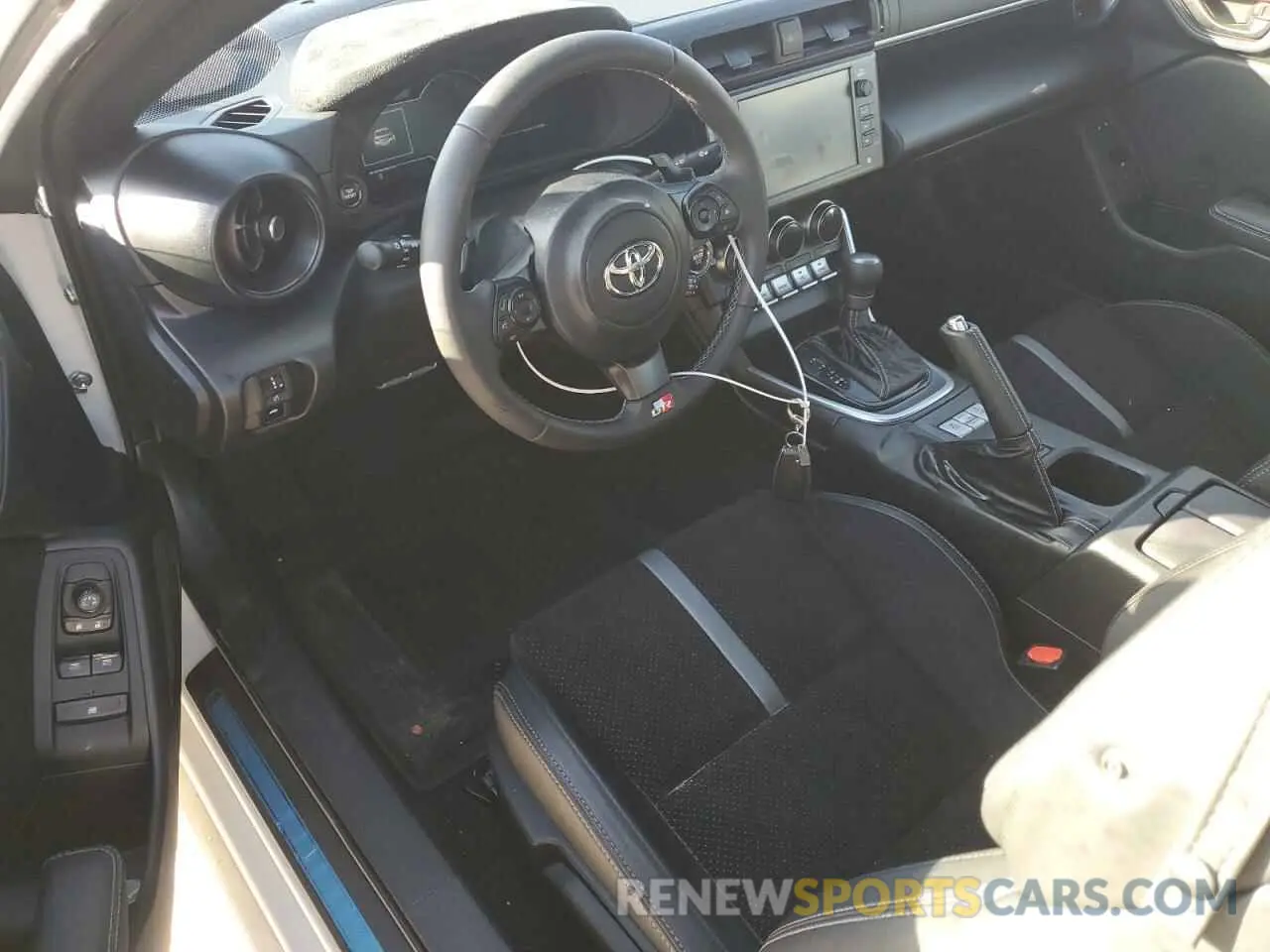 8 Фотография поврежденного автомобиля JF1ZNBE18R8757254 TOYOTA GR 86 PREM 2024