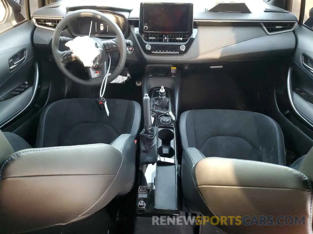 8 Фотография поврежденного автомобиля JTNABAAEXRA013520 TOYOTA GR COROLLA 2024
