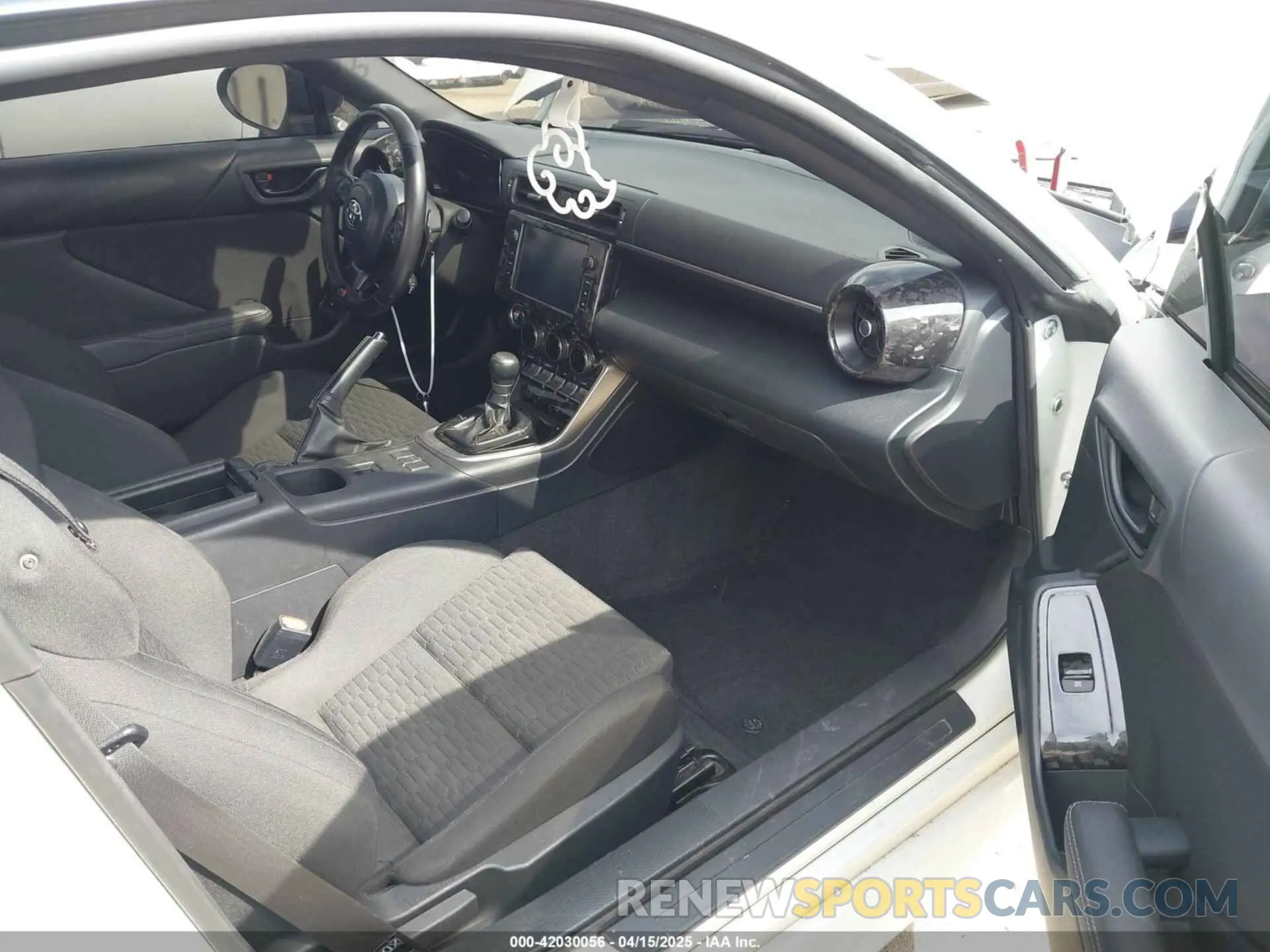 5 Photograph of a damaged car JF1ZNBC13N8758065 TOYOTA GR86 2022