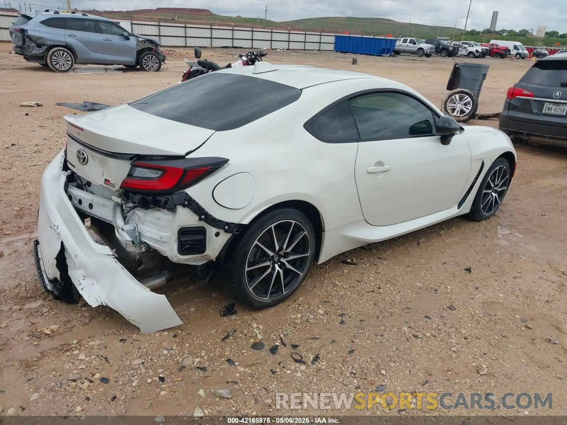 4 Photograph of a damaged car JF1ZNBC1XN8755650 TOYOTA GR86 2022