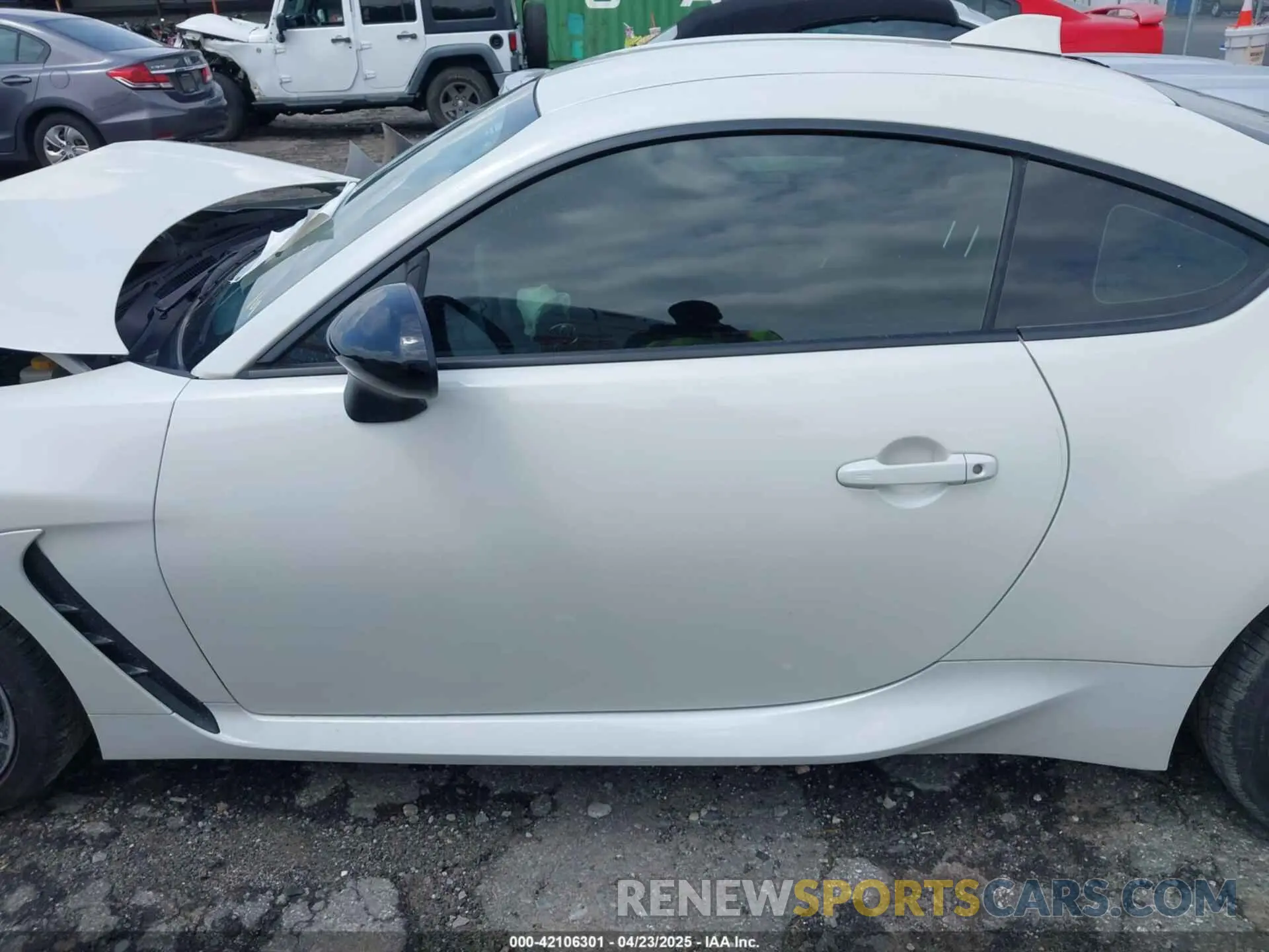 14 Photograph of a damaged car JF1ZNBB1XP9761818 TOYOTA GR86 2023