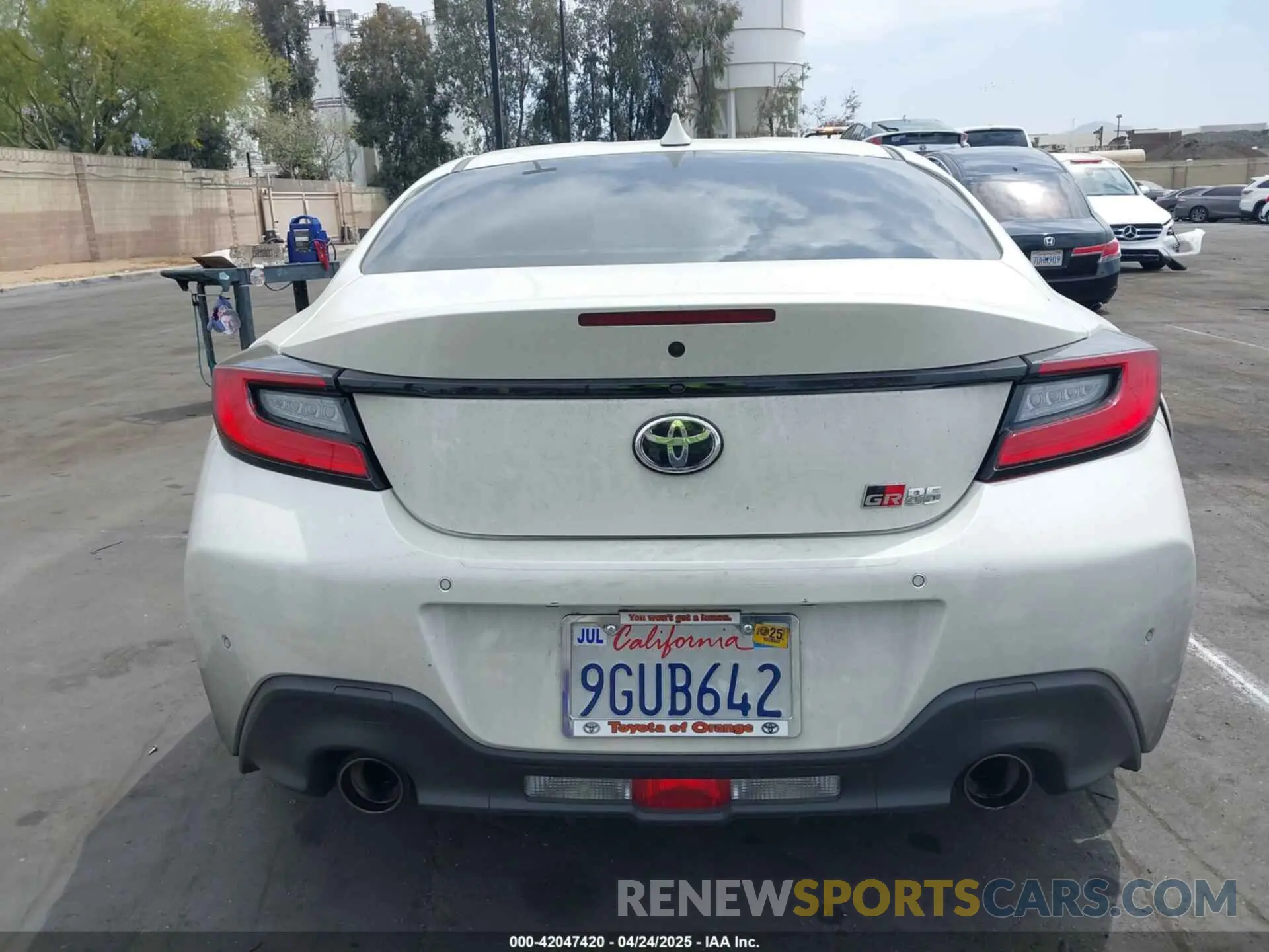 16 Photograph of a damaged car JF1ZNBC13P8760174 TOYOTA GR86 2023