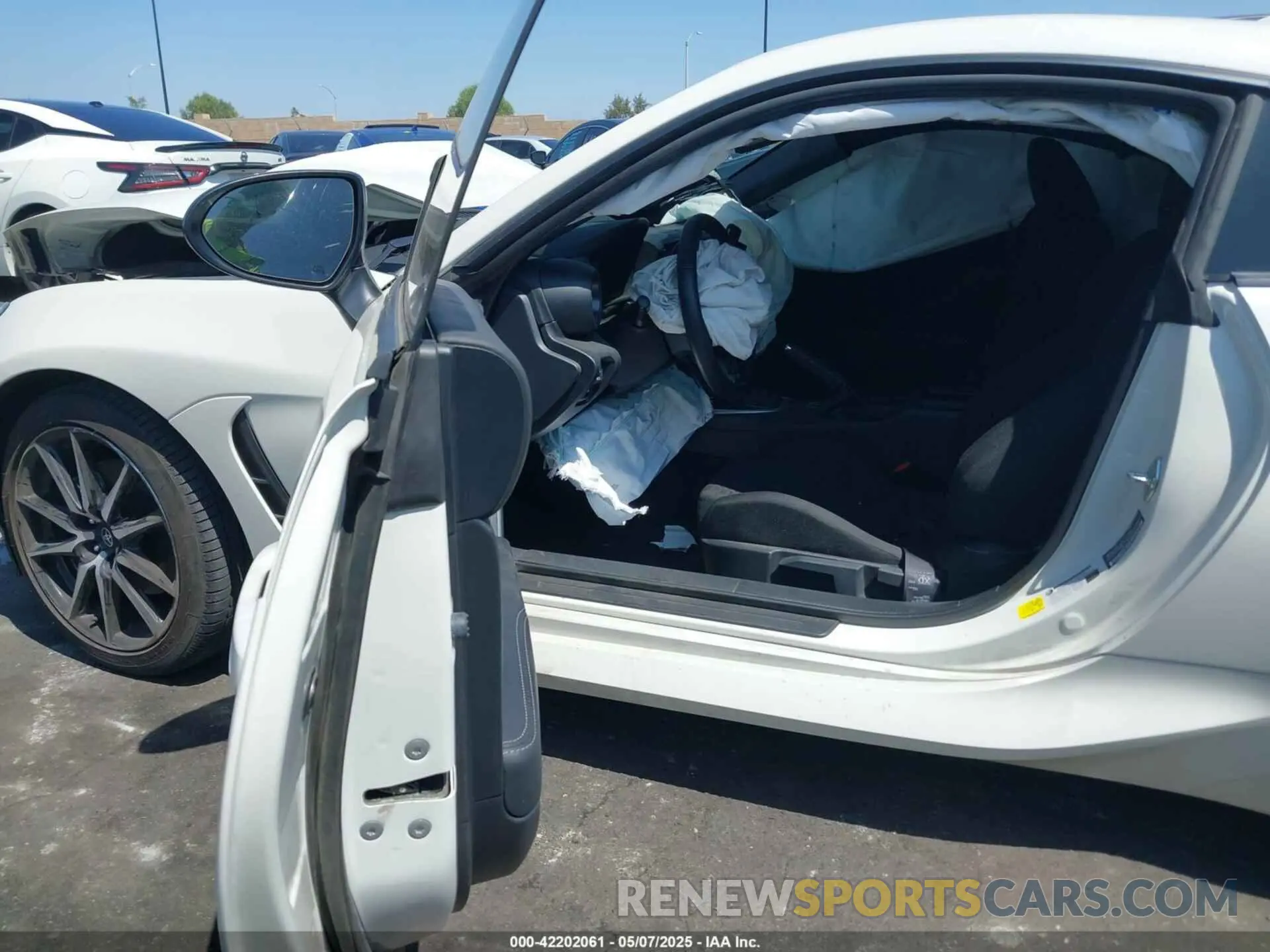 5 Photograph of a damaged car JF1ZNBC13P8762393 TOYOTA GR86 2023
