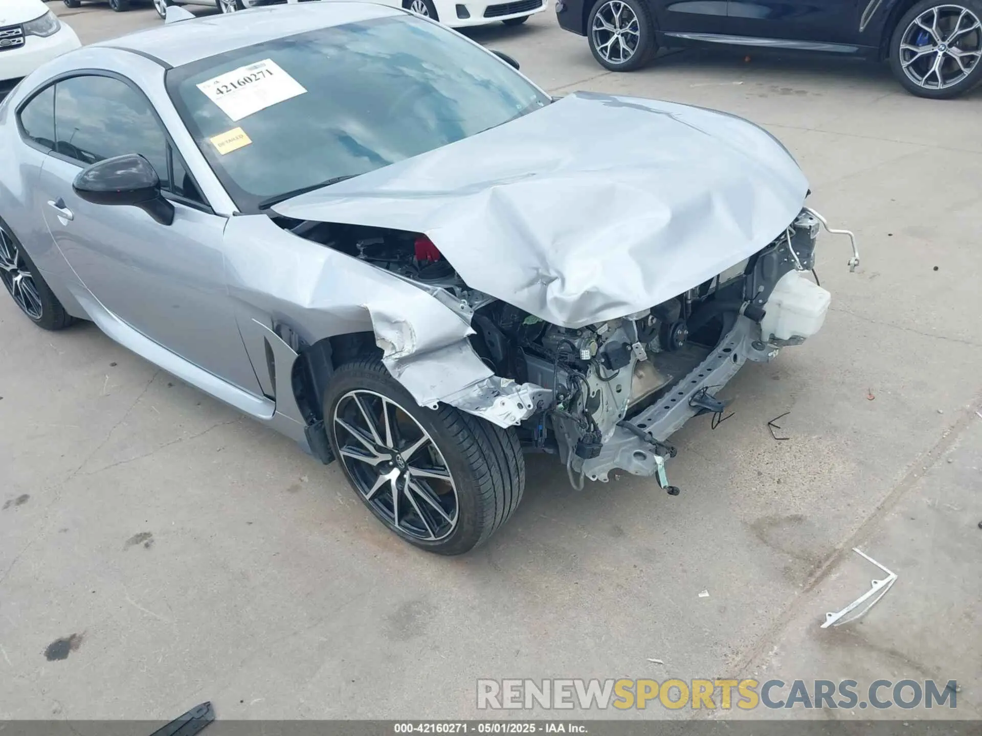 18 Photograph of a damaged car JF1ZNBC15P8759916 TOYOTA GR86 2023