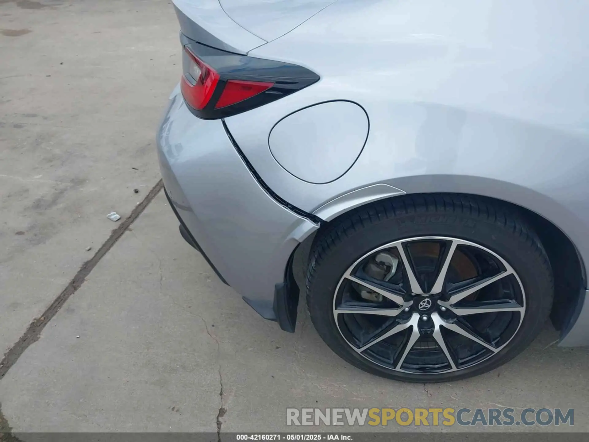 19 Photograph of a damaged car JF1ZNBC15P8759916 TOYOTA GR86 2023