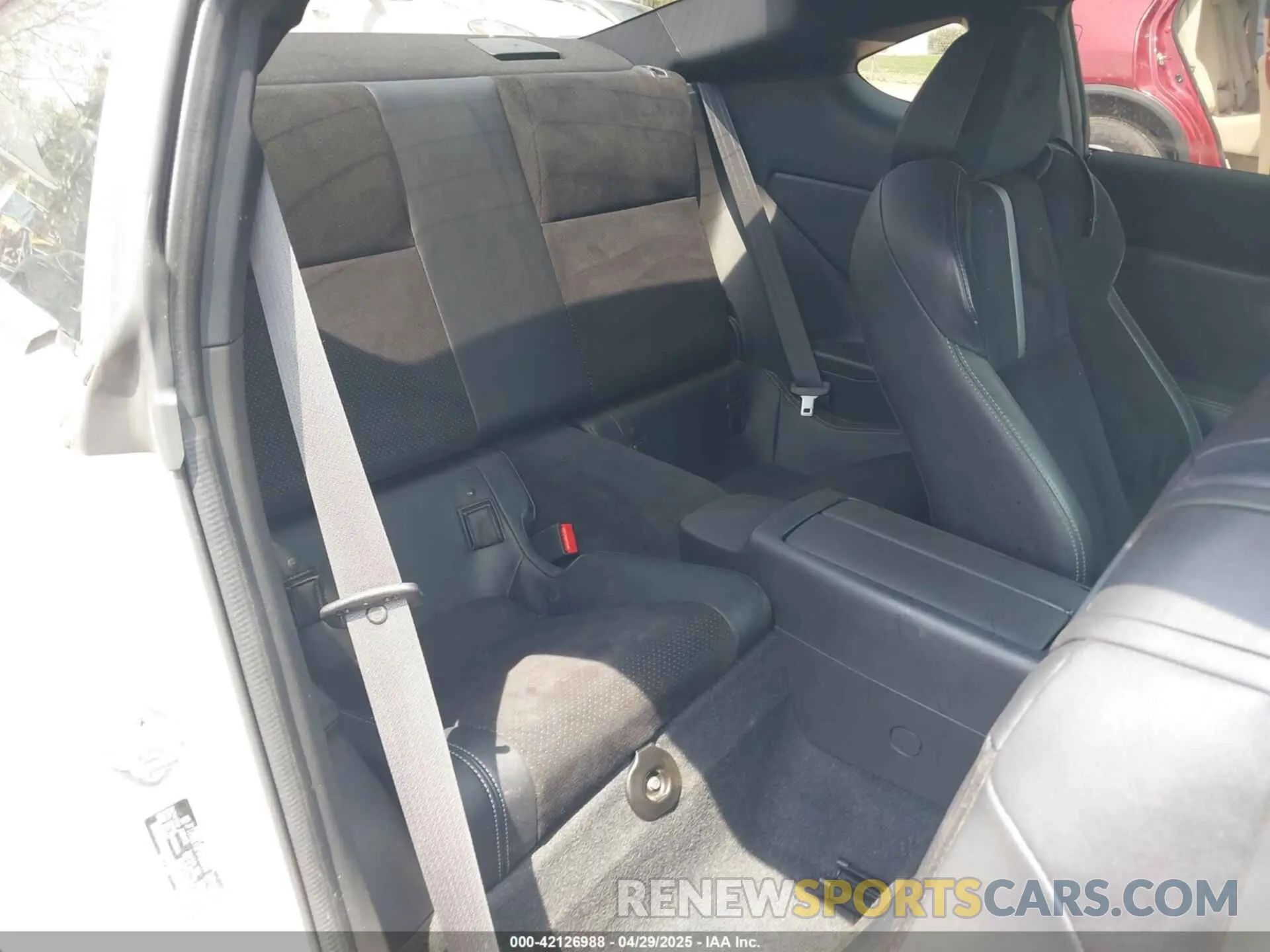 8 Фотография поврежденного автомобиля JF1ZNBE12P9756981 TOYOTA GR86 2023