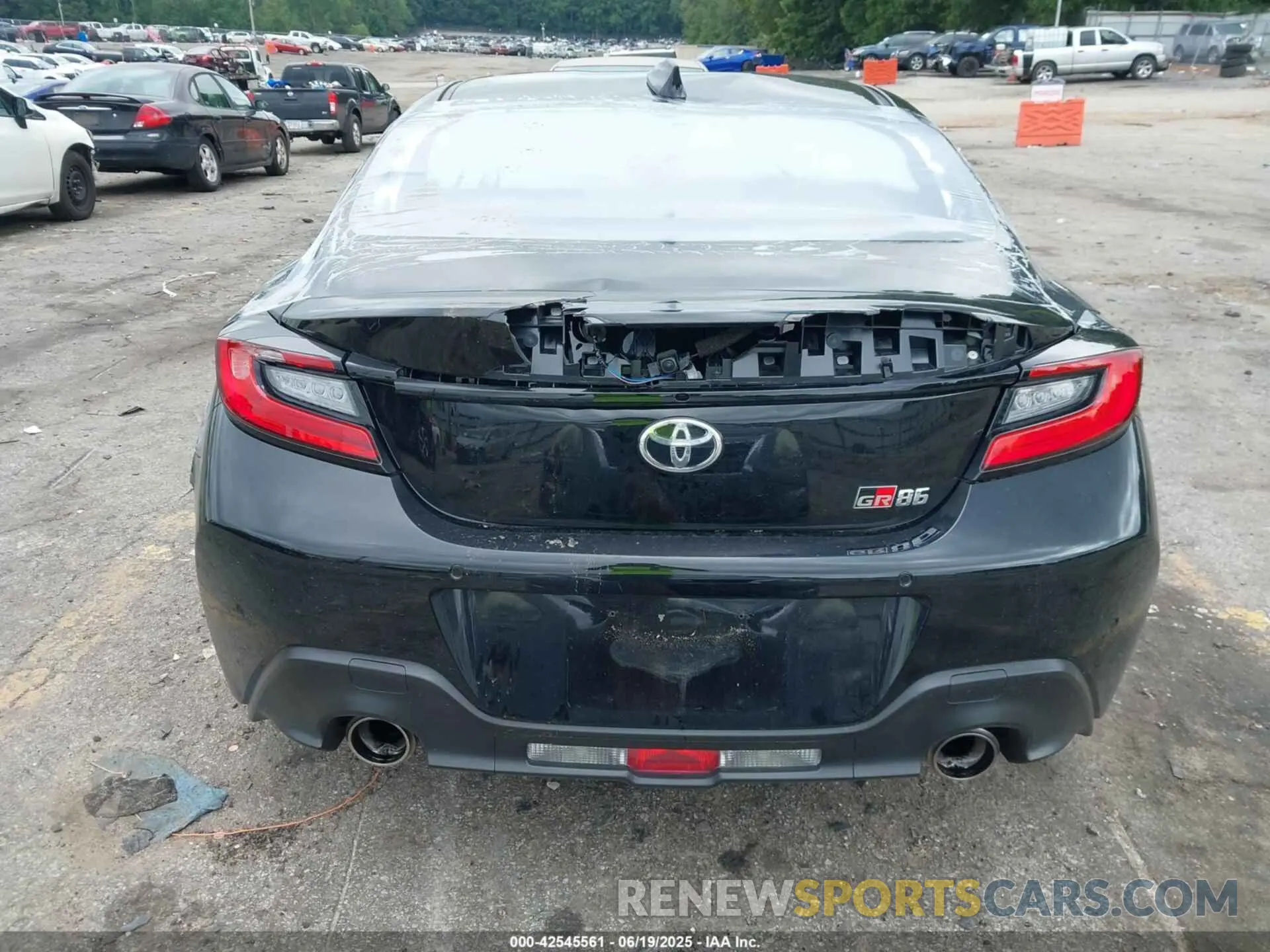 16 Photograph of a damaged car JF1ZNBB12R8757674 TOYOTA GR86 2024