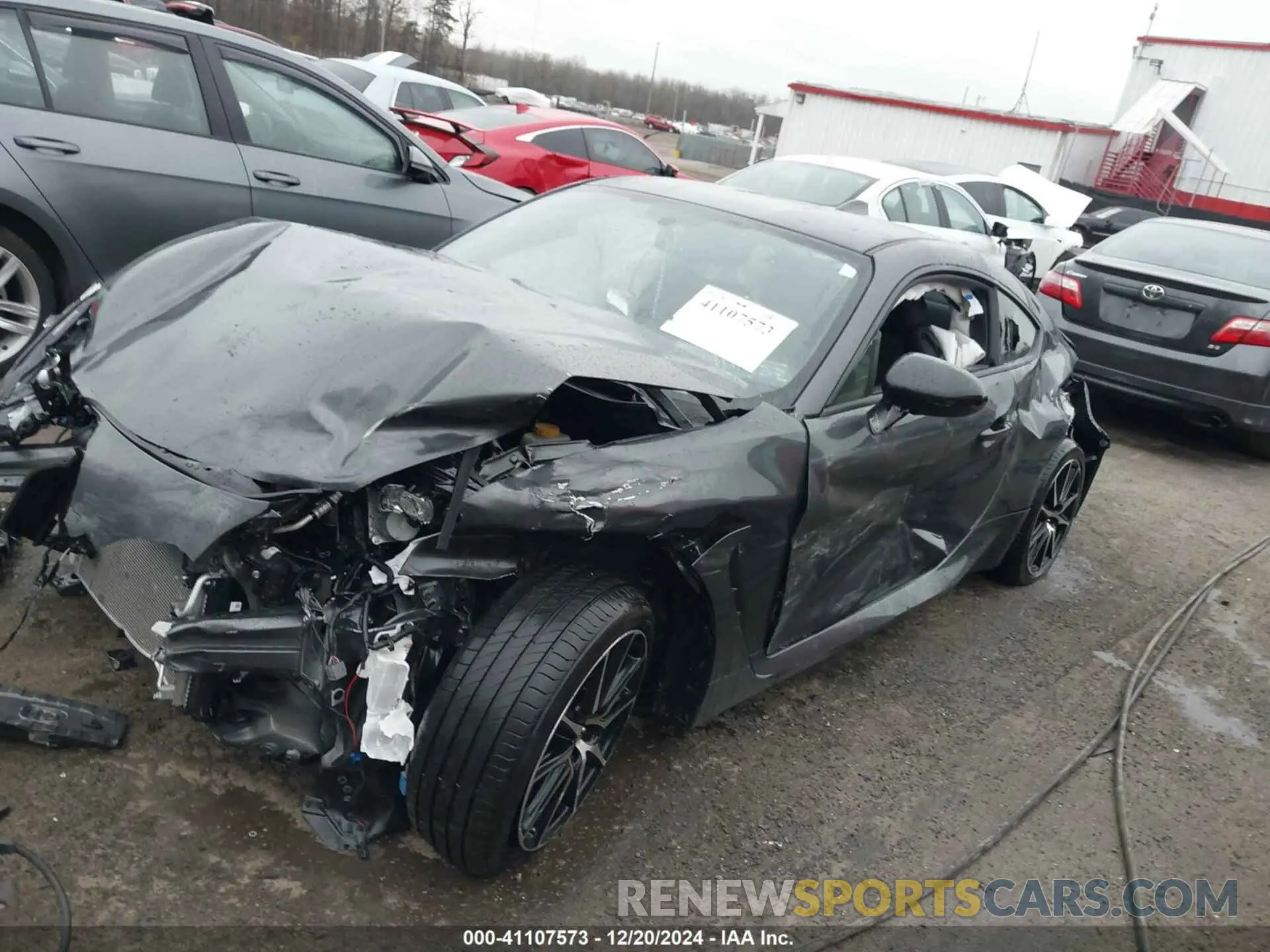 2 Фотография поврежденного автомобиля JF1ZNBB18R8759090 TOYOTA GR86 2024