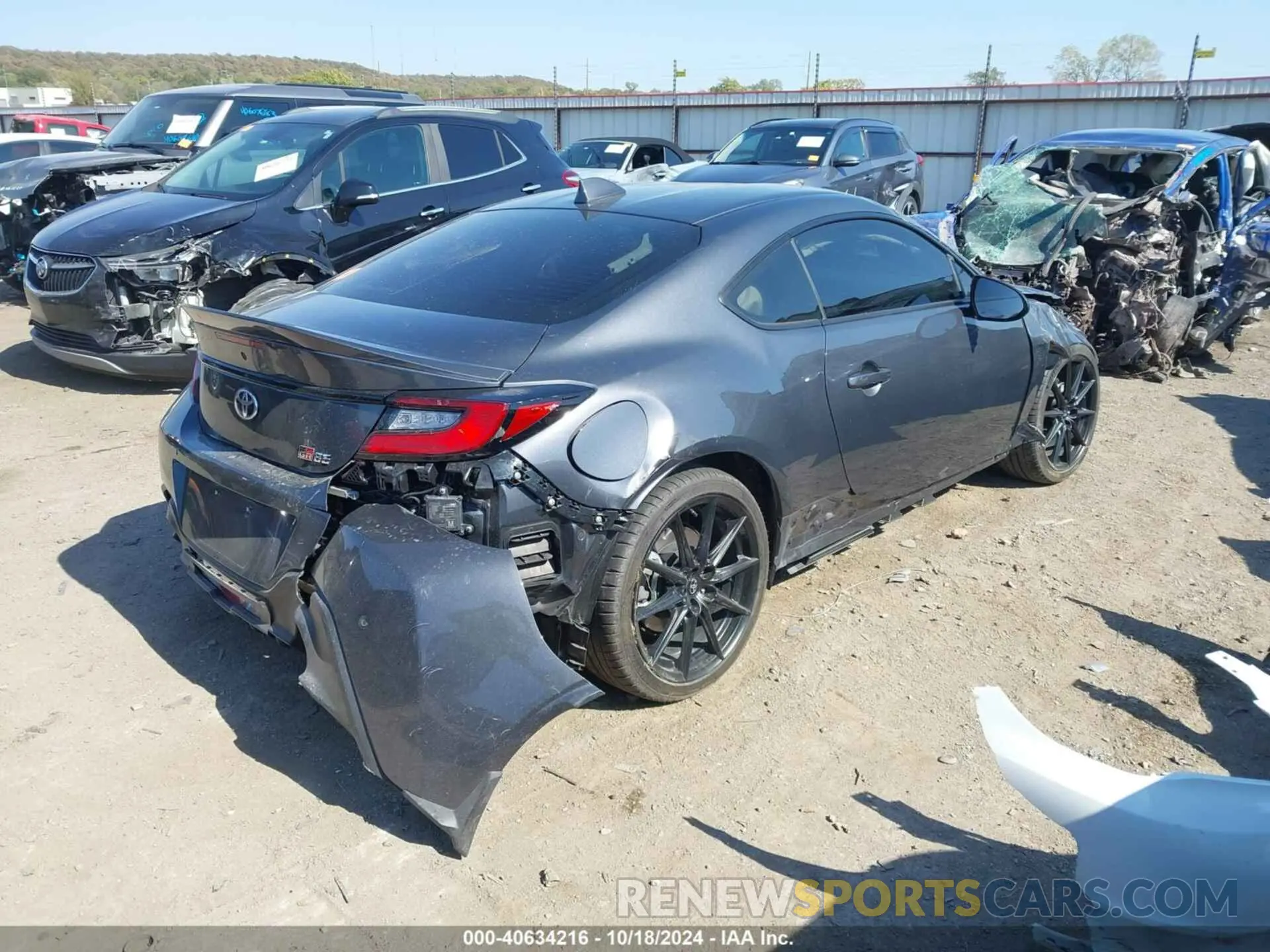 4 Фотография поврежденного автомобиля JF1ZNBE12R8758013 TOYOTA GR86 2024