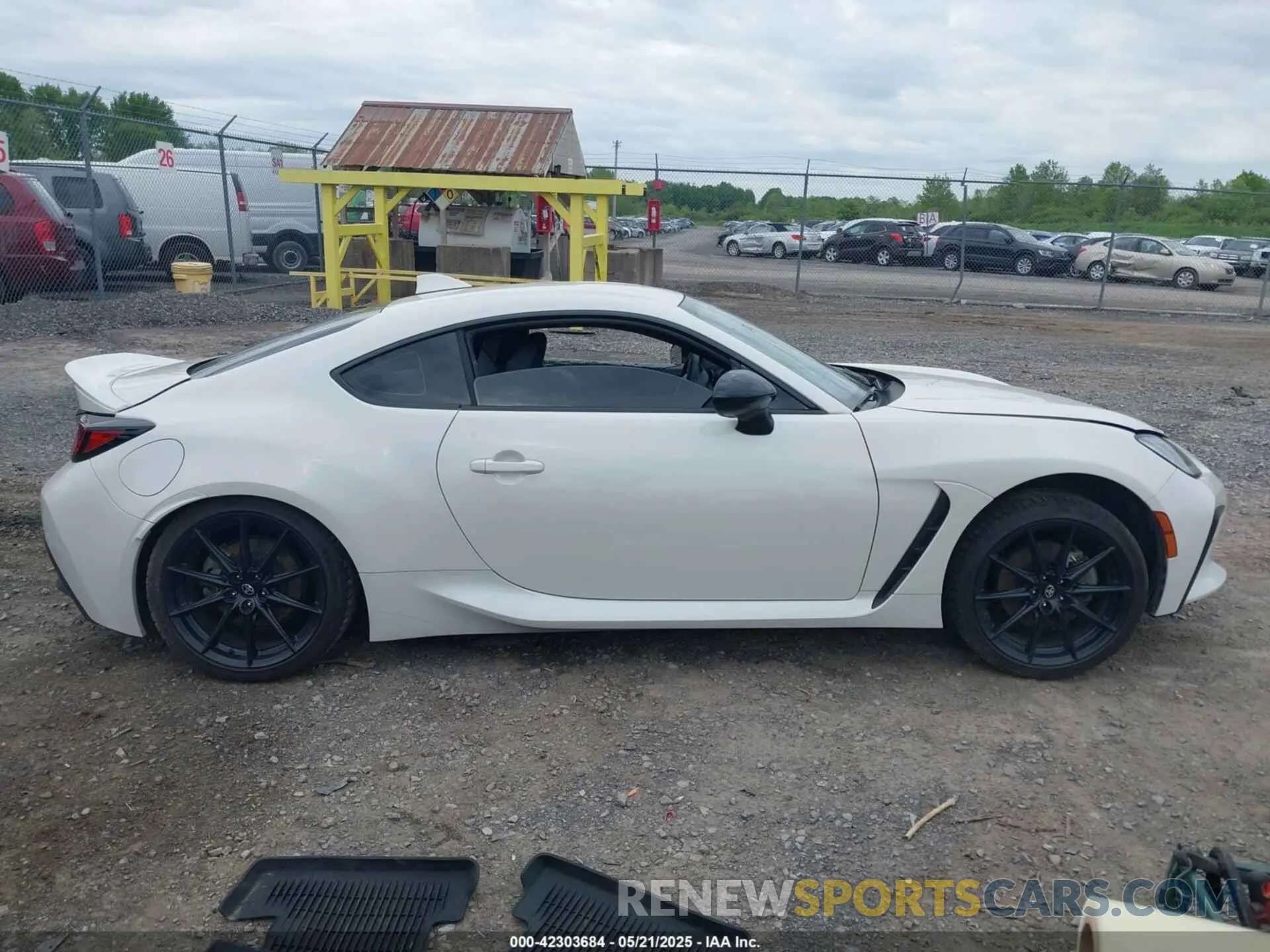 14 Фотография поврежденного автомобиля JF1ZNBE13R8758585 TOYOTA GR86 2024