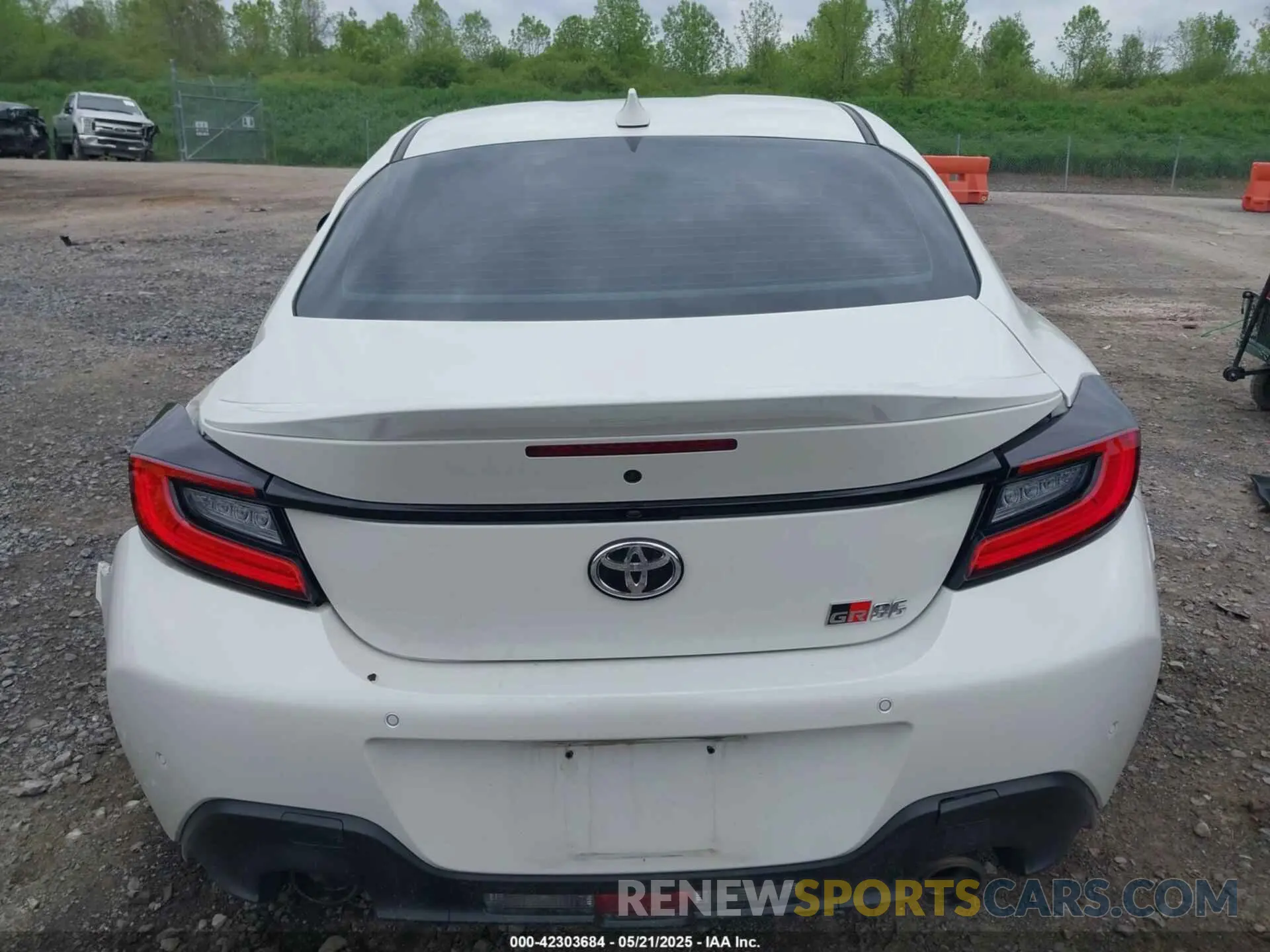 17 Фотография поврежденного автомобиля JF1ZNBE13R8758585 TOYOTA GR86 2024