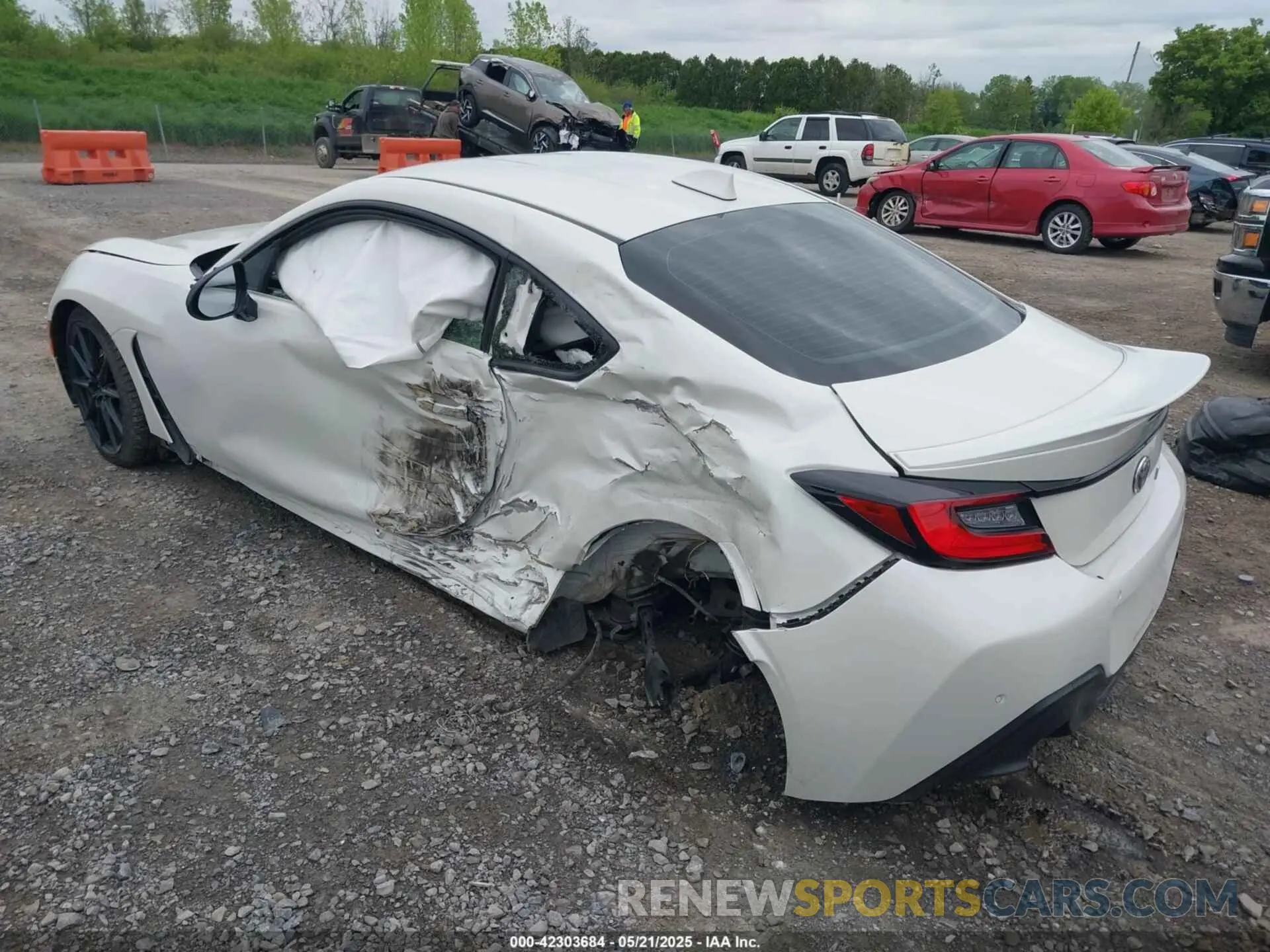 6 Фотография поврежденного автомобиля JF1ZNBE13R8758585 TOYOTA GR86 2024