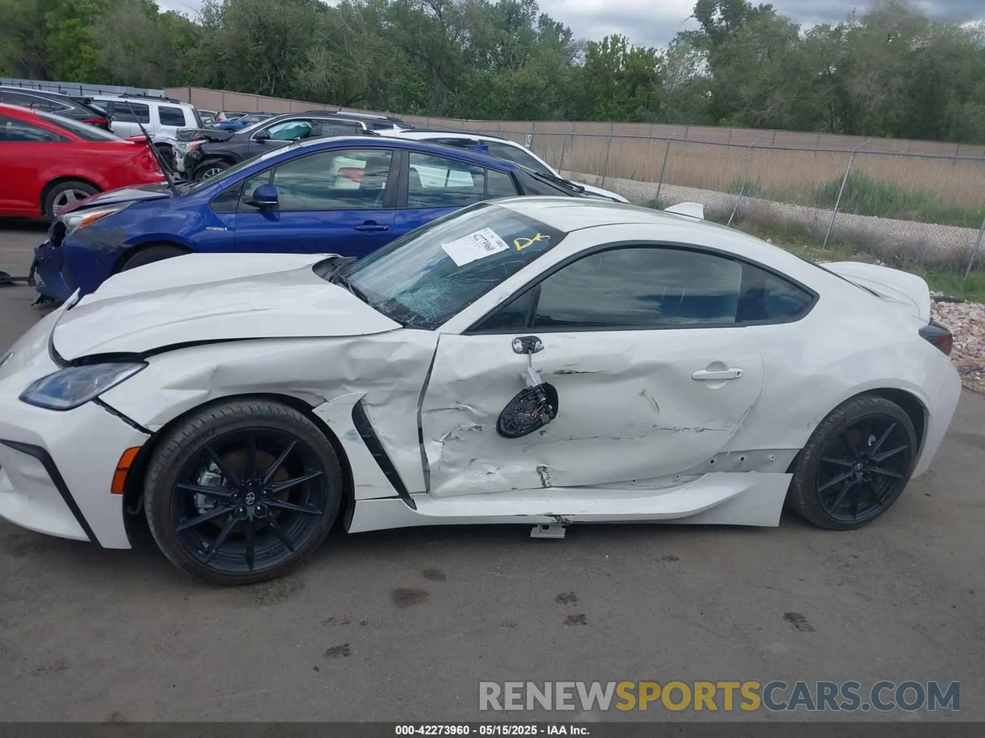 14 Photograph of a damaged car JF1ZNBE14R9756371 TOYOTA GR86 2024