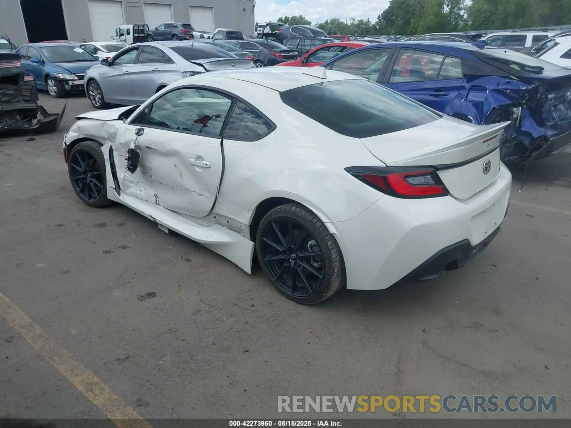 3 Photograph of a damaged car JF1ZNBE14R9756371 TOYOTA GR86 2024