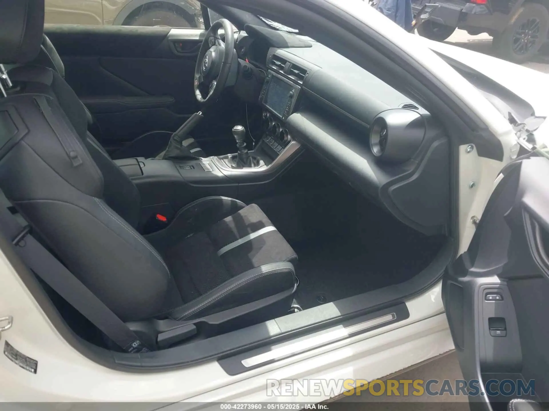 5 Photograph of a damaged car JF1ZNBE14R9756371 TOYOTA GR86 2024
