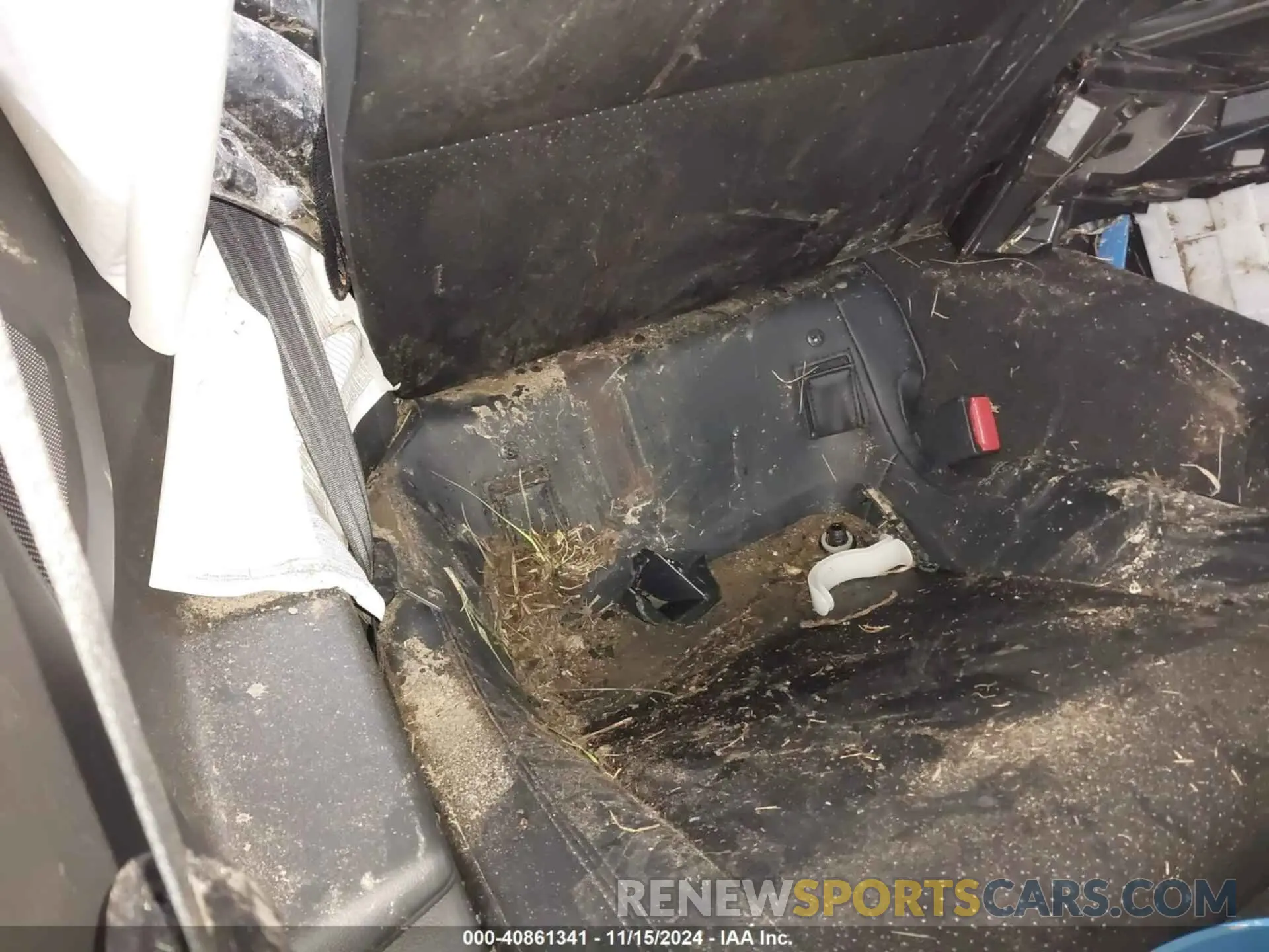 8 Photograph of a damaged car JF1ZNBE17R8756404 TOYOTA GR86 2024