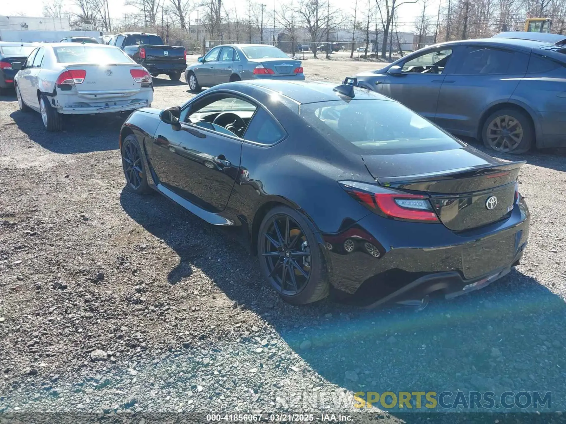 3 Фотография поврежденного автомобиля JF1ZNBE12S9751742 TOYOTA GR86 2025