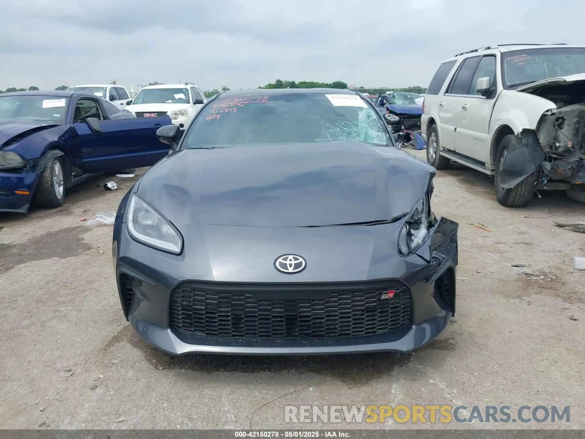 11 Photograph of a damaged car JF1ZNBE14S9752813 TOYOTA GR86 2025