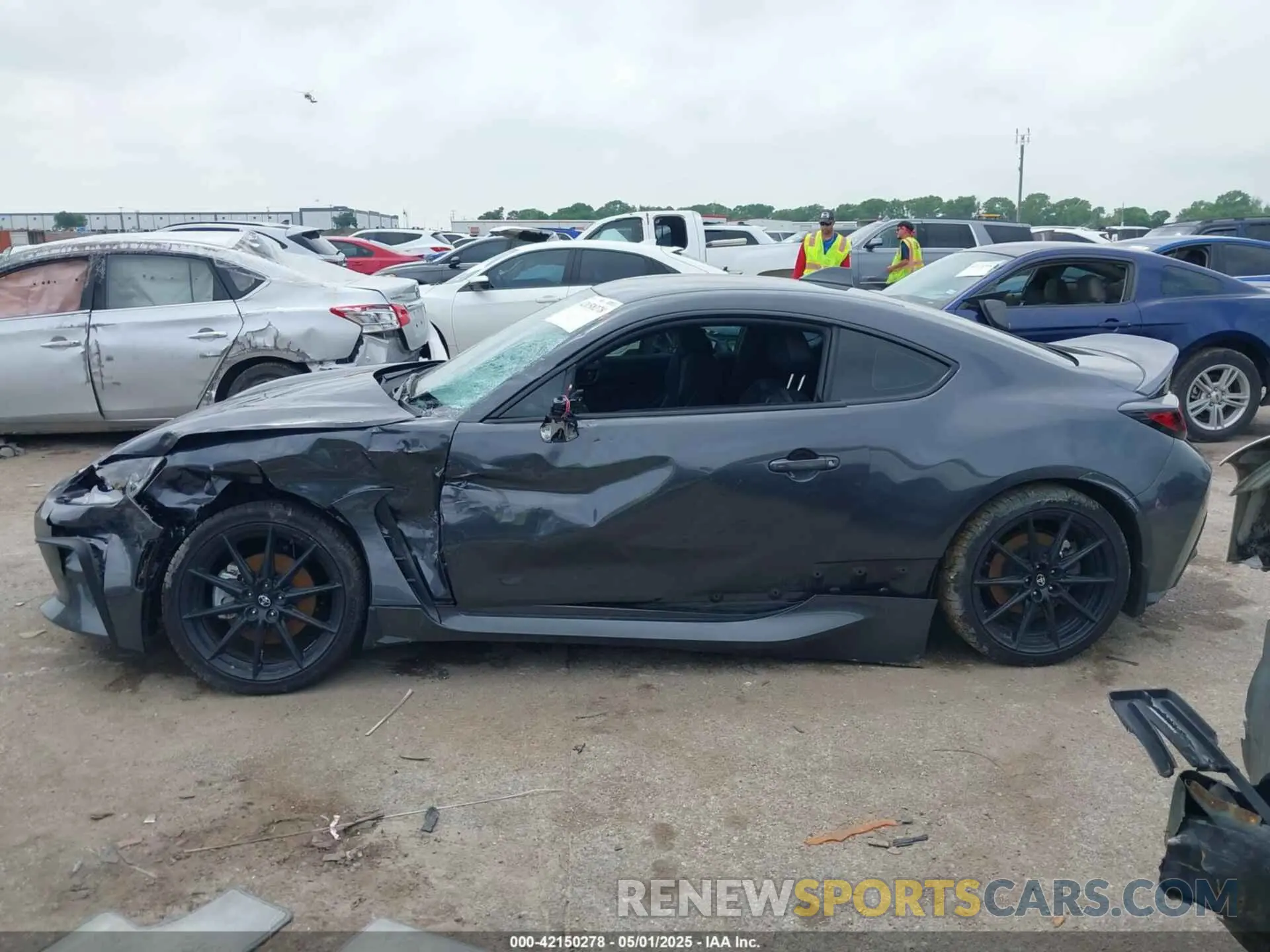 13 Photograph of a damaged car JF1ZNBE14S9752813 TOYOTA GR86 2025