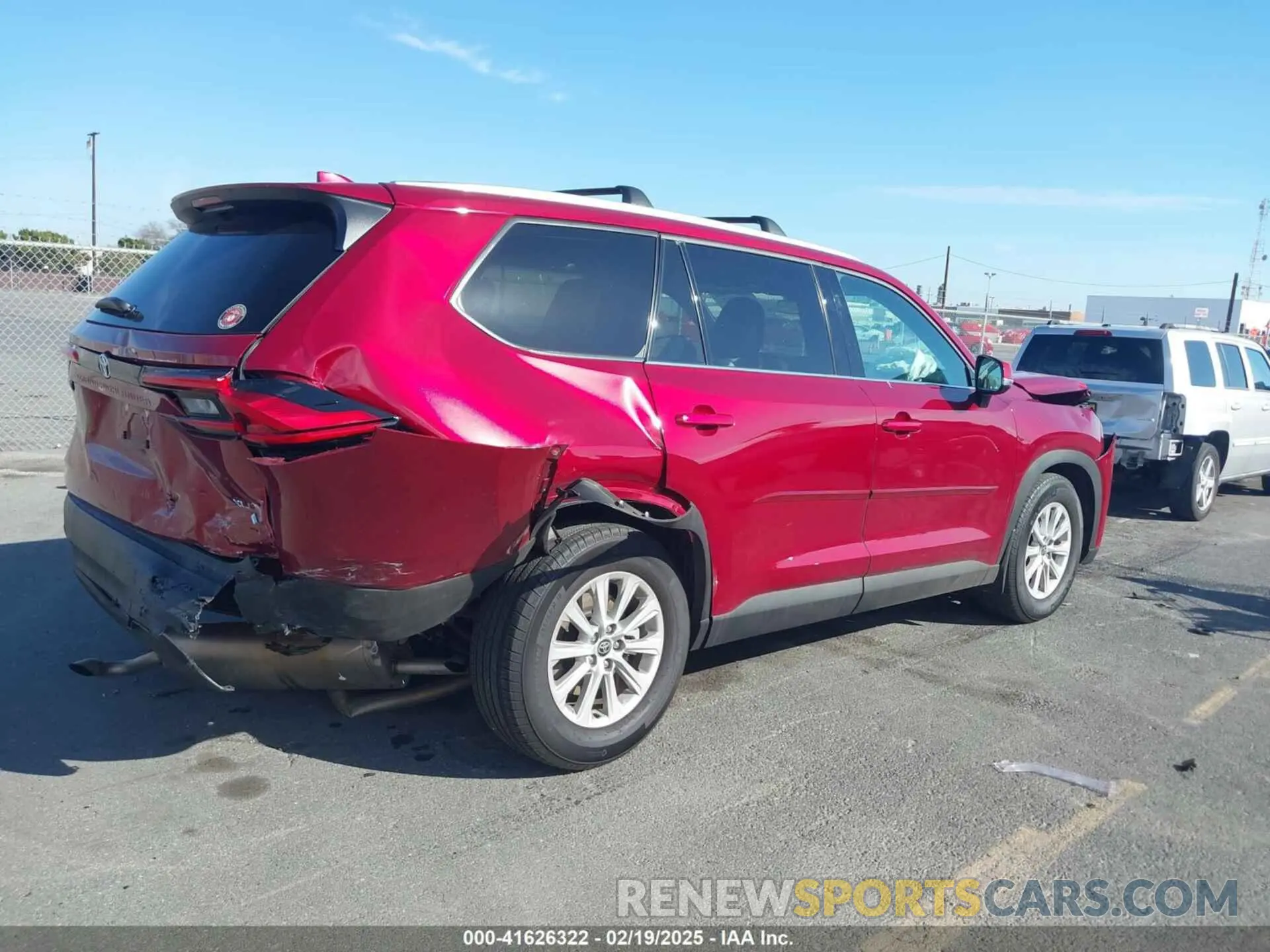 4 Photograph of a damaged car 5TDAAAA53RS008265 TOYOTA GRAND HIGHLANDER 2024