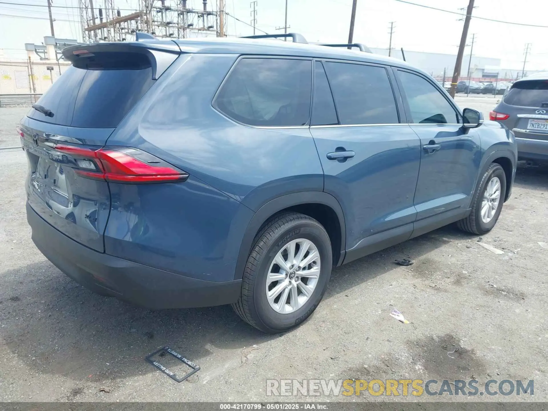 4 Photograph of a damaged car 5TDAAAA57RS013470 TOYOTA GRAND HIGHLANDER 2024