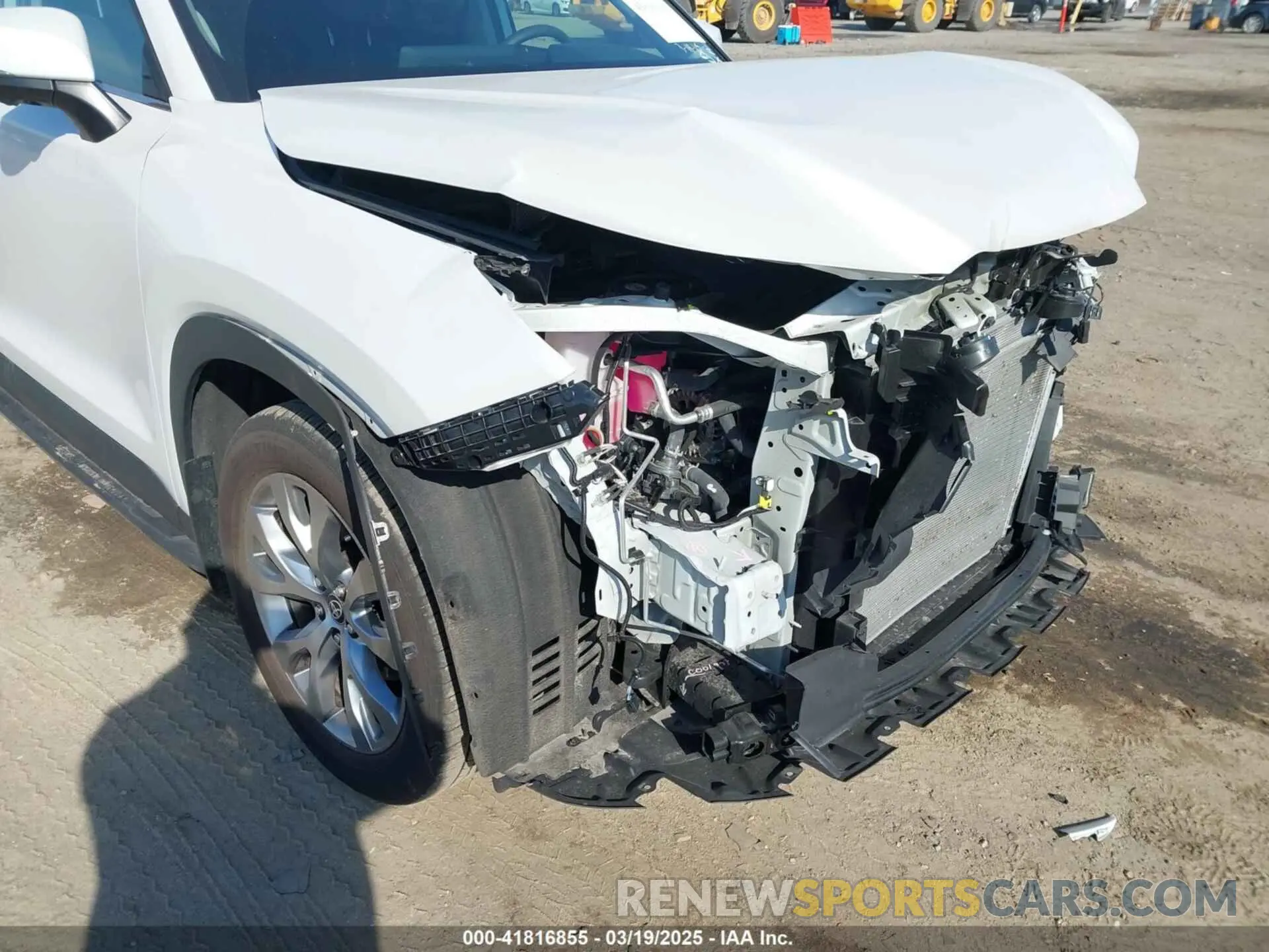 19 Photograph of a damaged car 5TDAAAA59RS013969 TOYOTA GRAND HIGHLANDER 2024