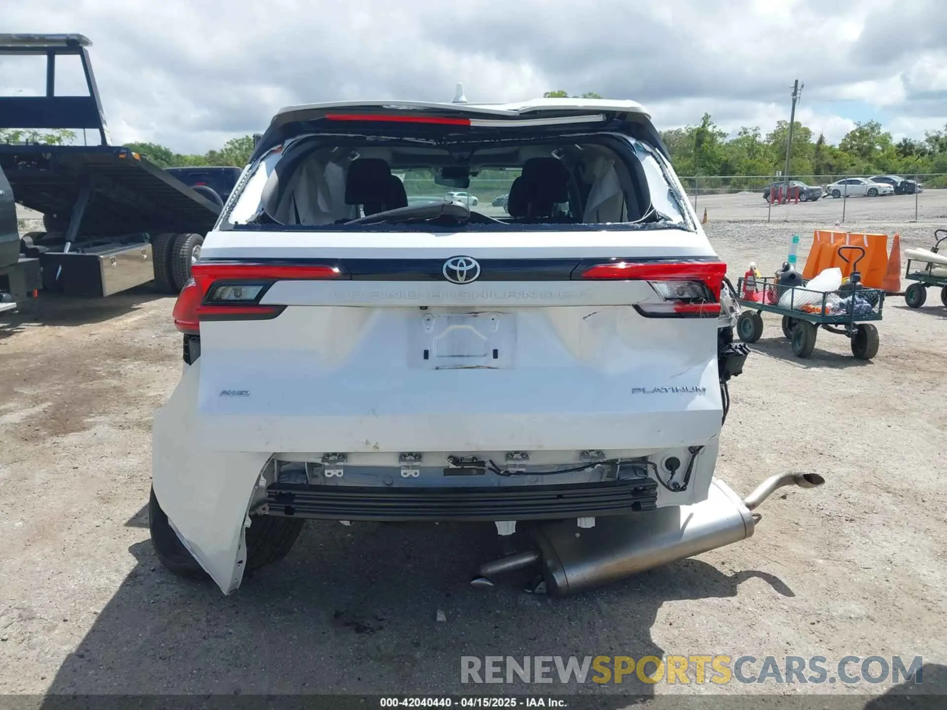 15 Photograph of a damaged car 5TDAAAB51RS041196 TOYOTA GRAND HIGHLANDER 2024