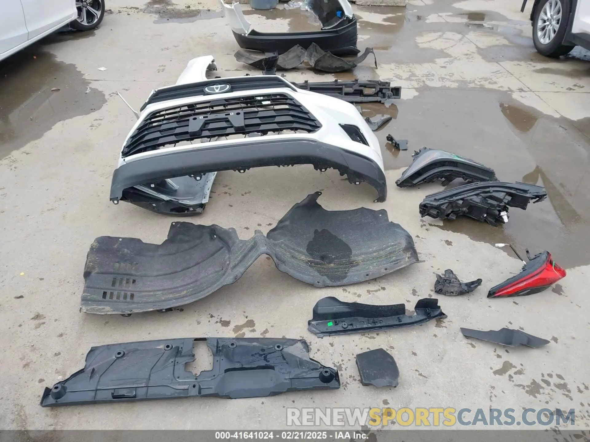 19 Photograph of a damaged car 5TDAAAB52RS059190 TOYOTA GRAND HIGHLANDER 2024