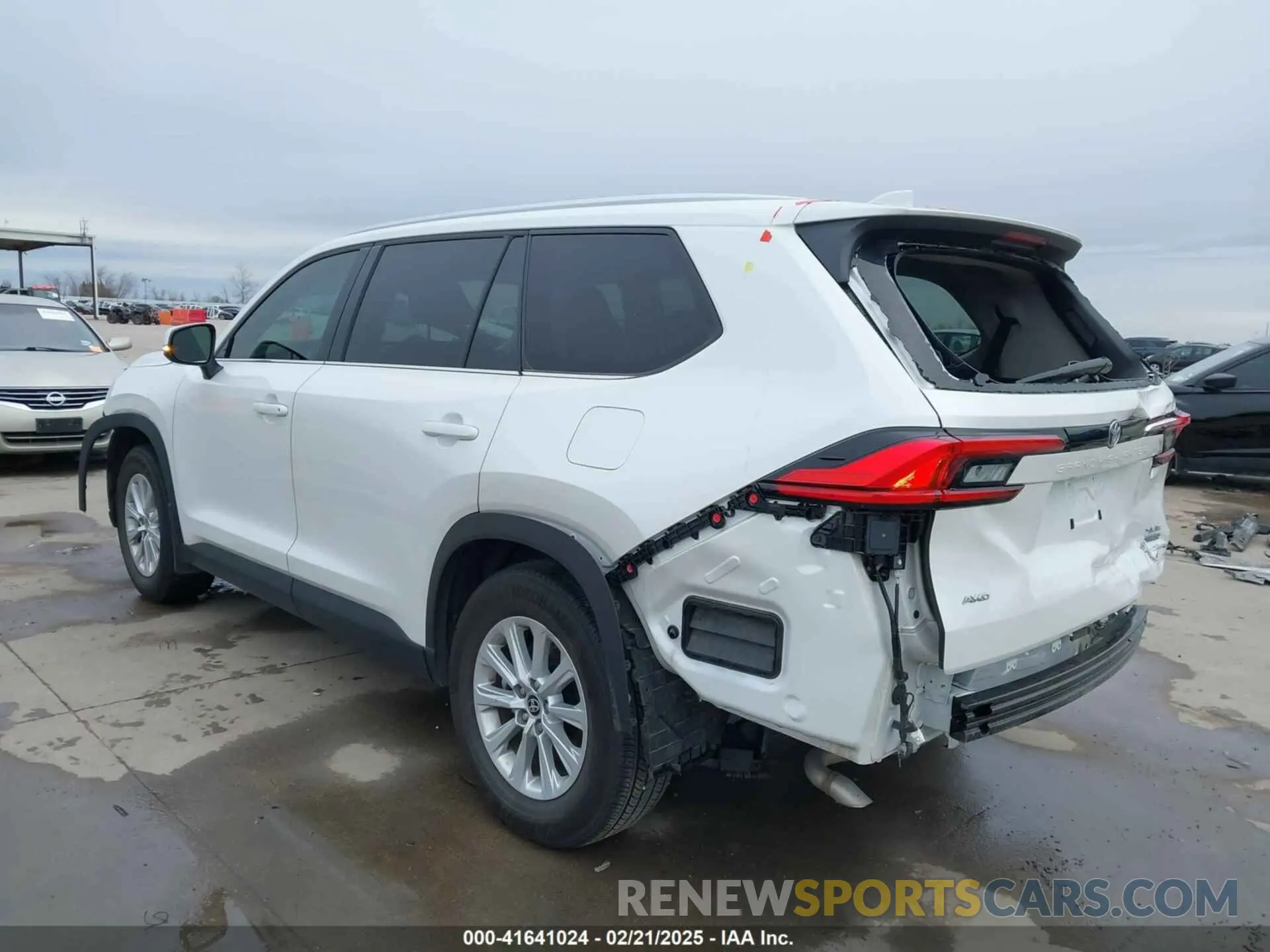 3 Photograph of a damaged car 5TDAAAB52RS059190 TOYOTA GRAND HIGHLANDER 2024