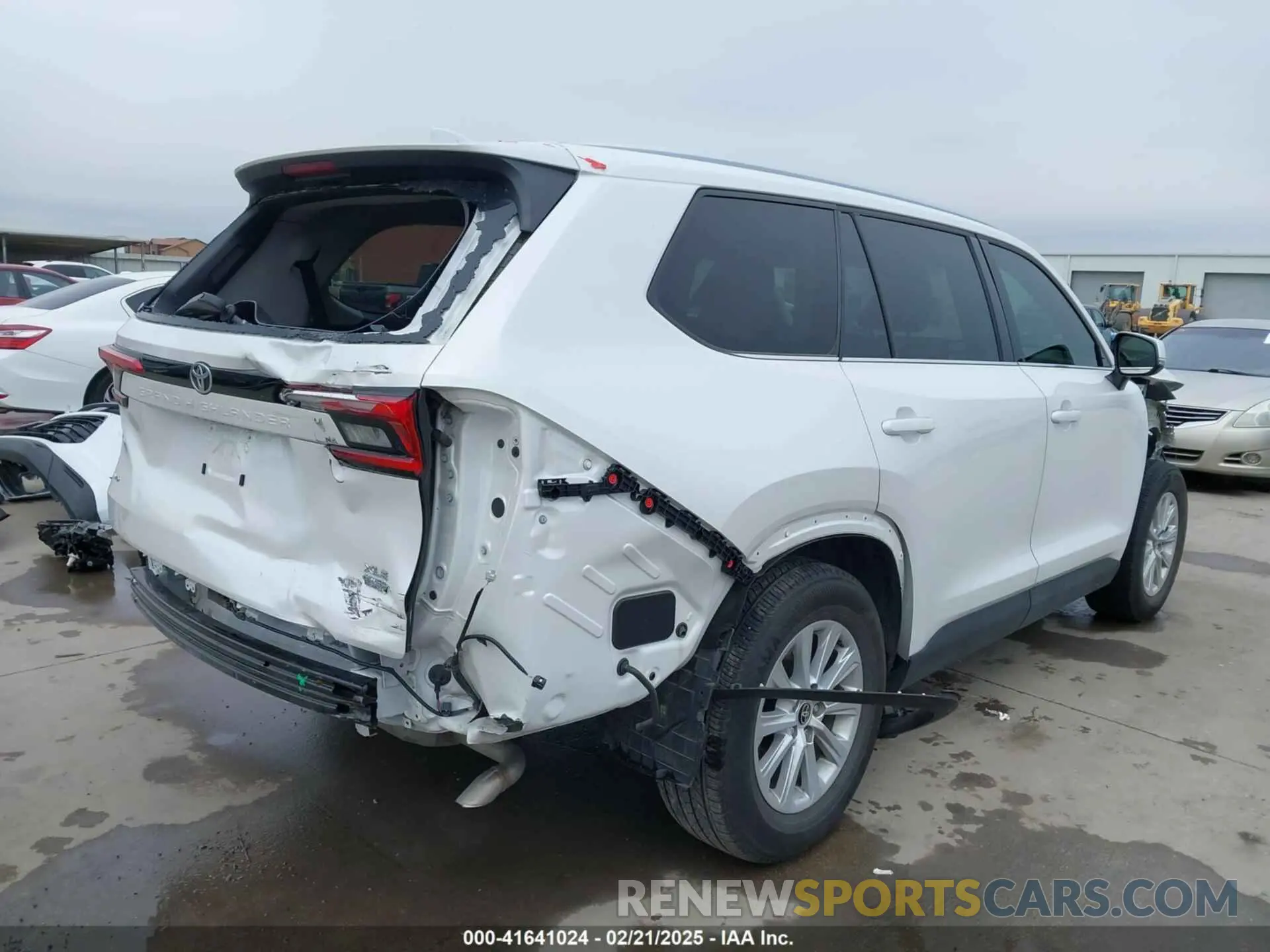 4 Photograph of a damaged car 5TDAAAB52RS059190 TOYOTA GRAND HIGHLANDER 2024