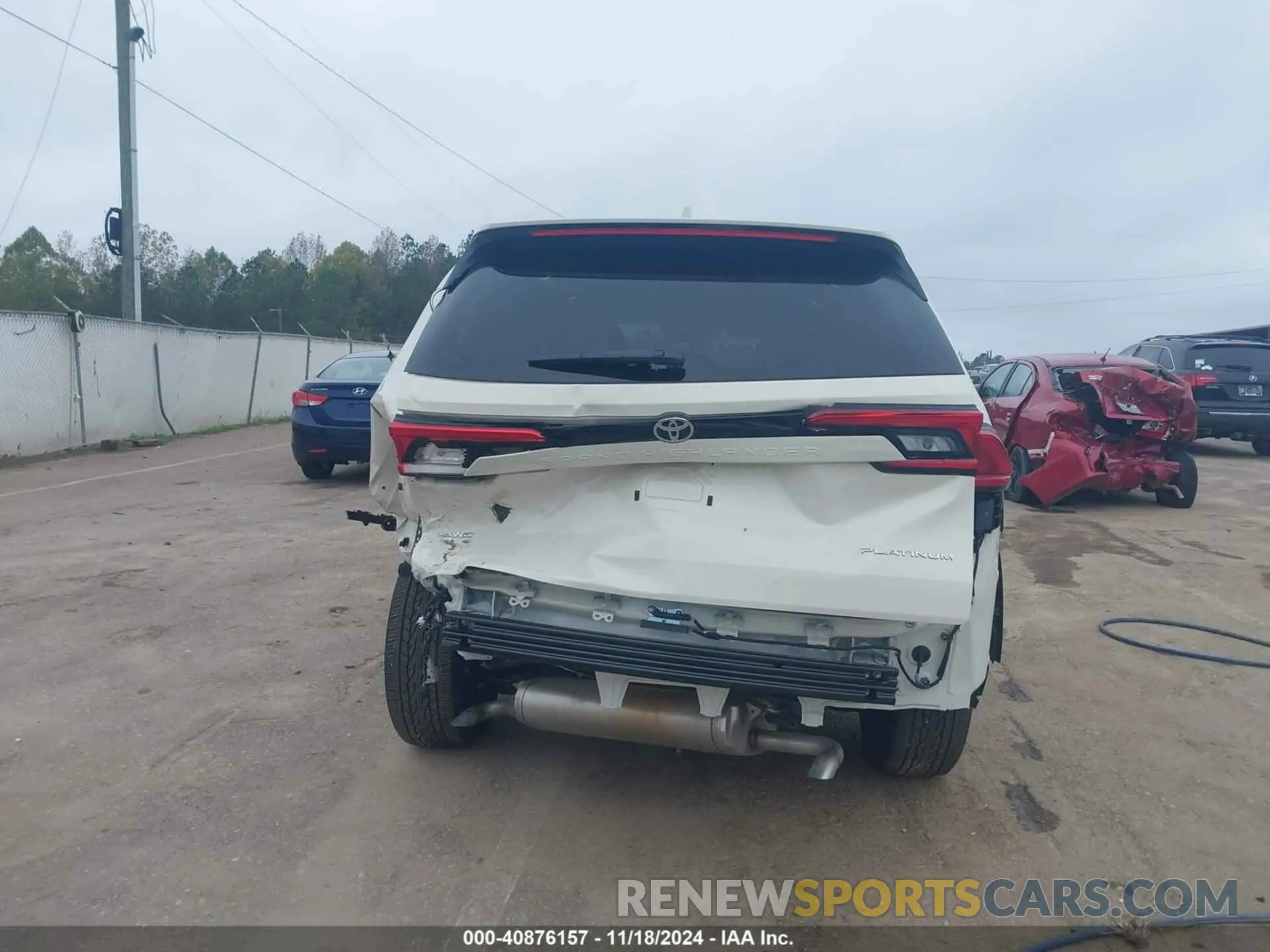 17 Photograph of a damaged car 5TDAAAB59RS043827 TOYOTA GRAND HIGHLANDER 2024