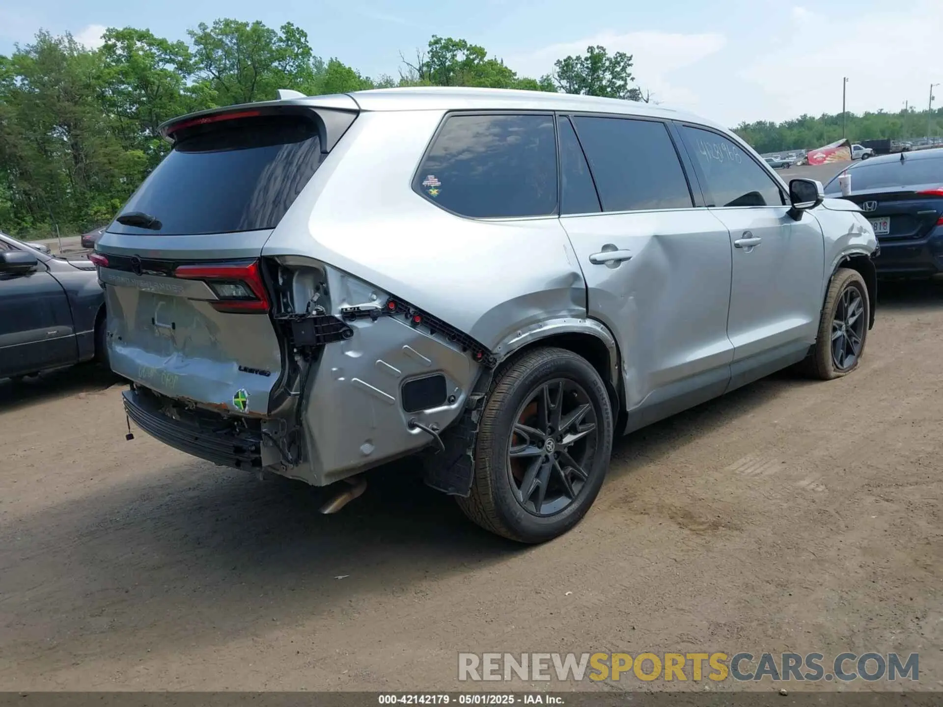 4 Photograph of a damaged car 5TDACAB52RS010775 TOYOTA GRAND HIGHLANDER 2024