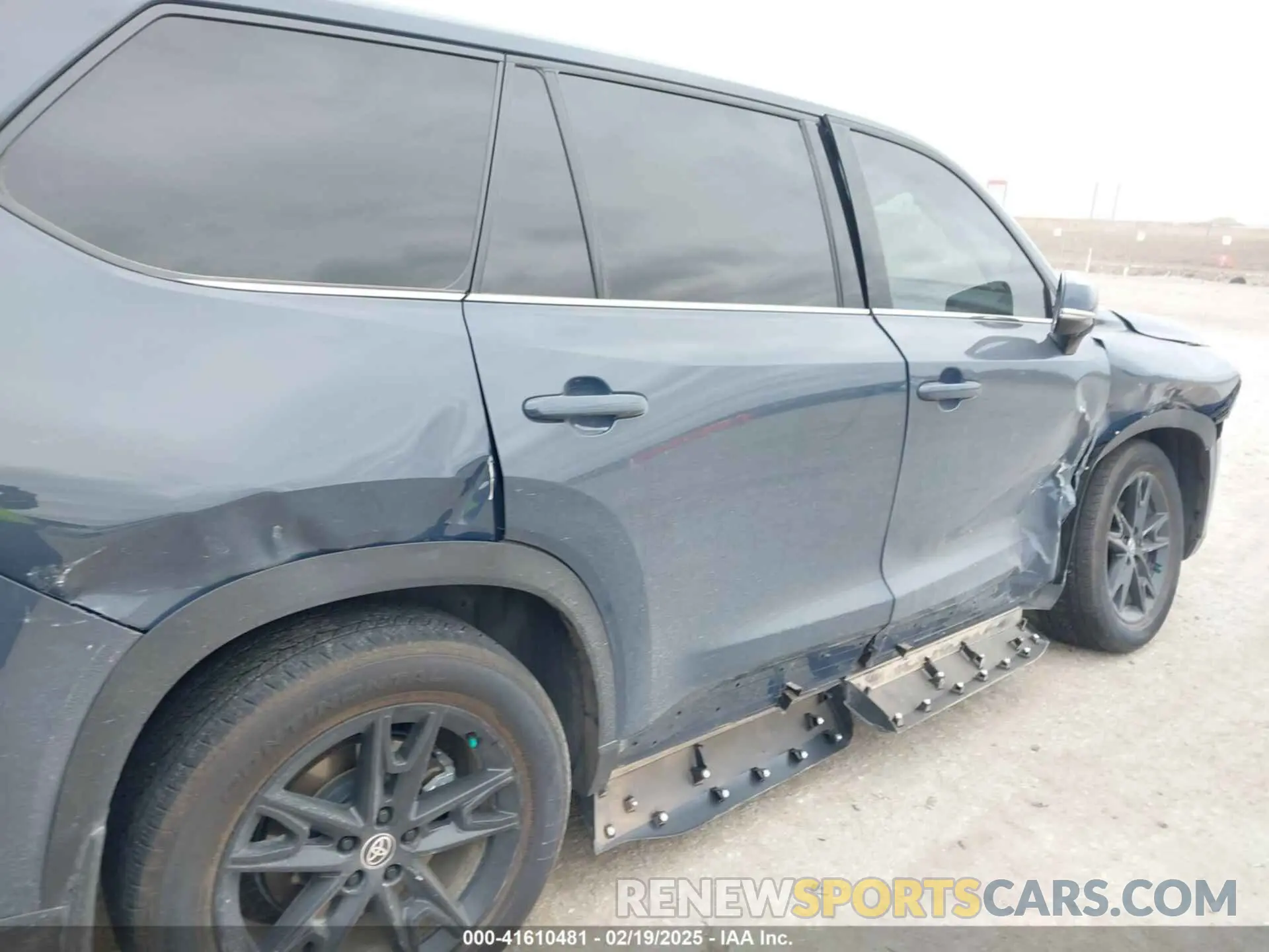 6 Photograph of a damaged car 5TDACAB54RS020546 TOYOTA GRAND HIGHLANDER 2024