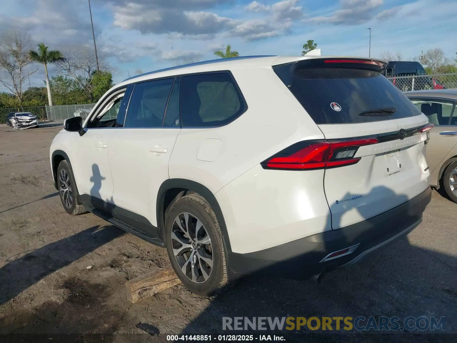 3 Фотография поврежденного автомобиля 5TDADAB53RS006554 TOYOTA GRAND HIGHLANDER 2024
