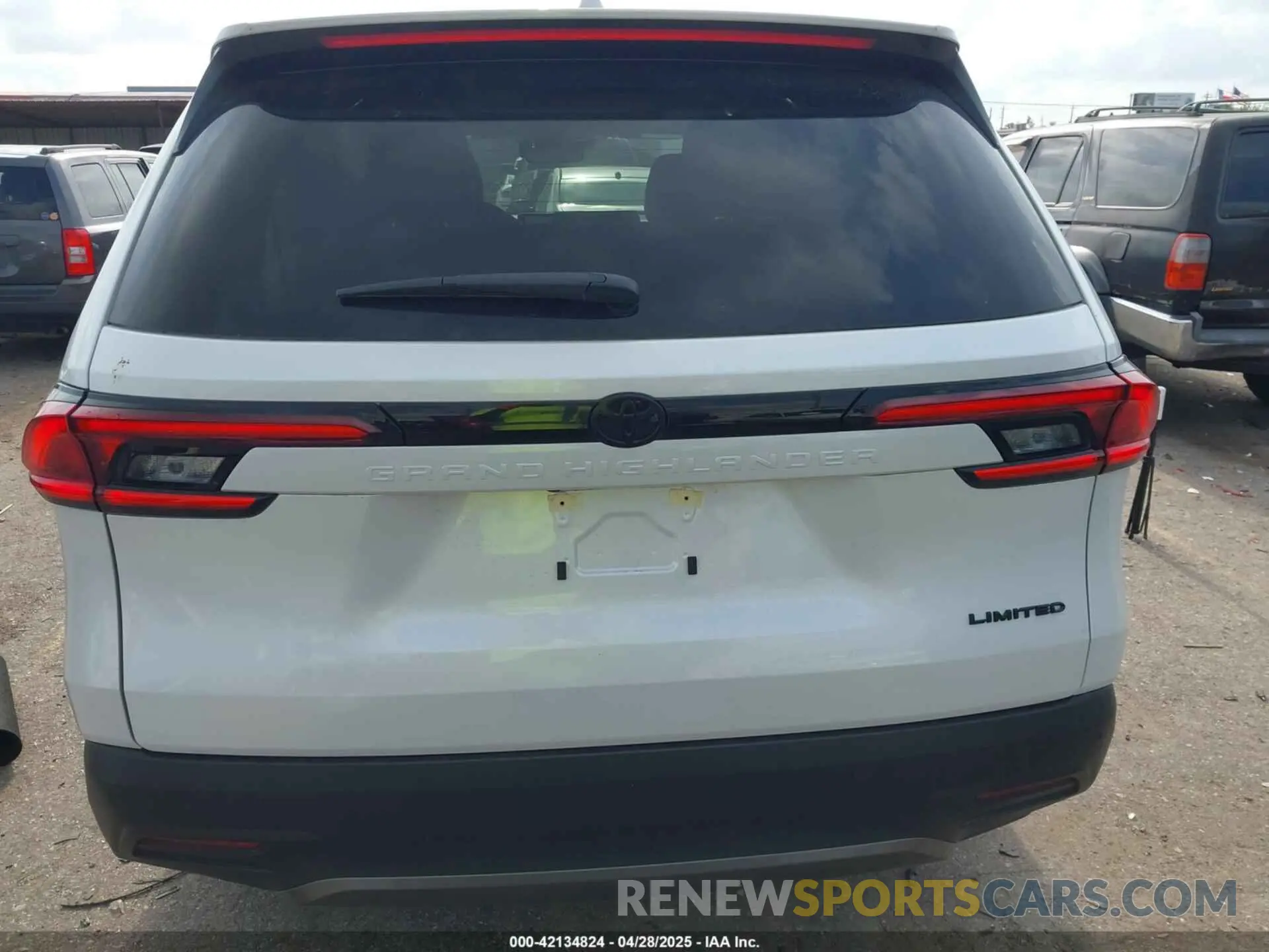 16 Photograph of a damaged car 5TDAAAA51SS020159 TOYOTA GRAND HIGHLANDER 2025