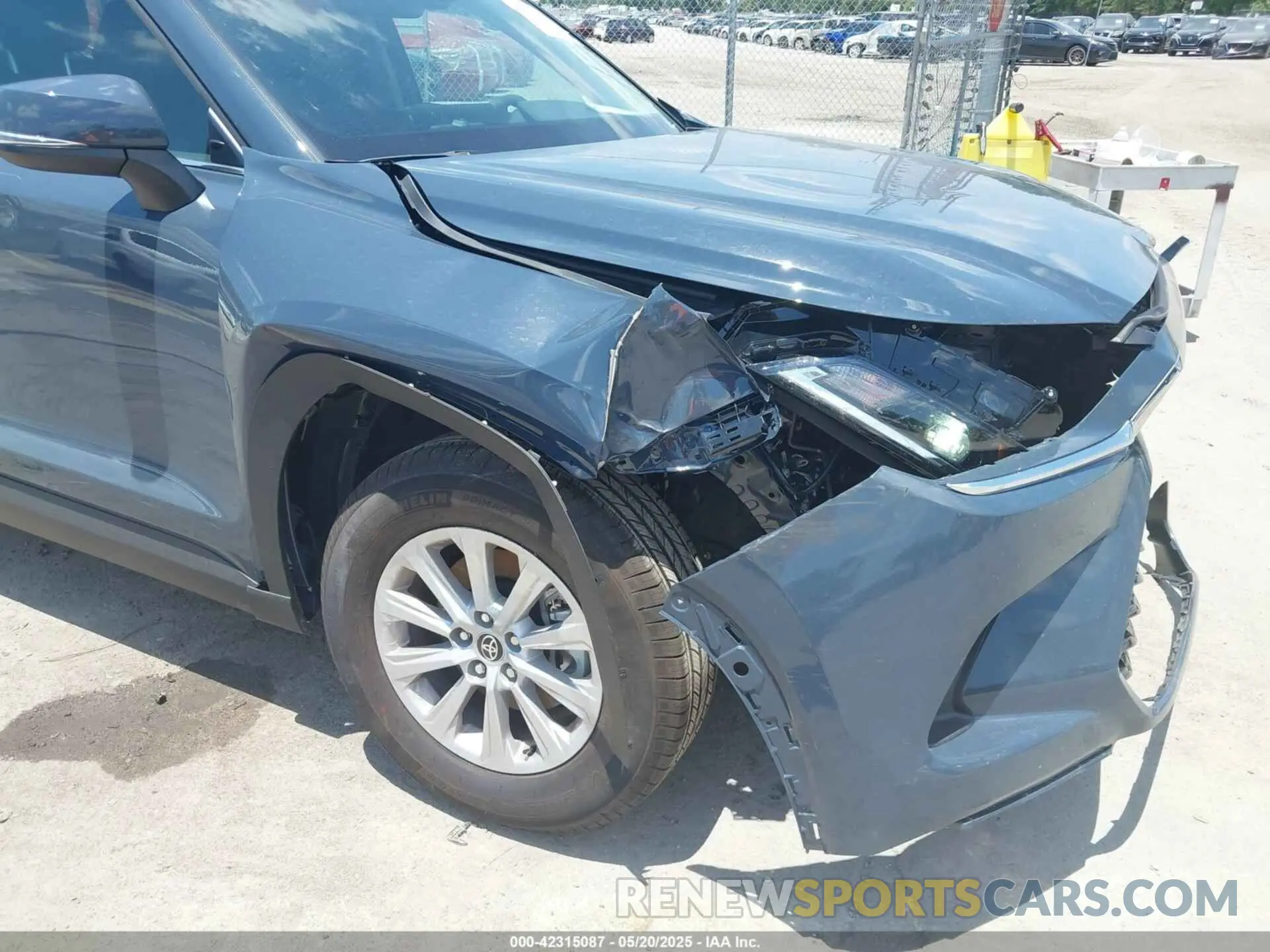 17 Photograph of a damaged car 5TDAAAB56SS084261 TOYOTA GRAND HIGHLANDER 2025