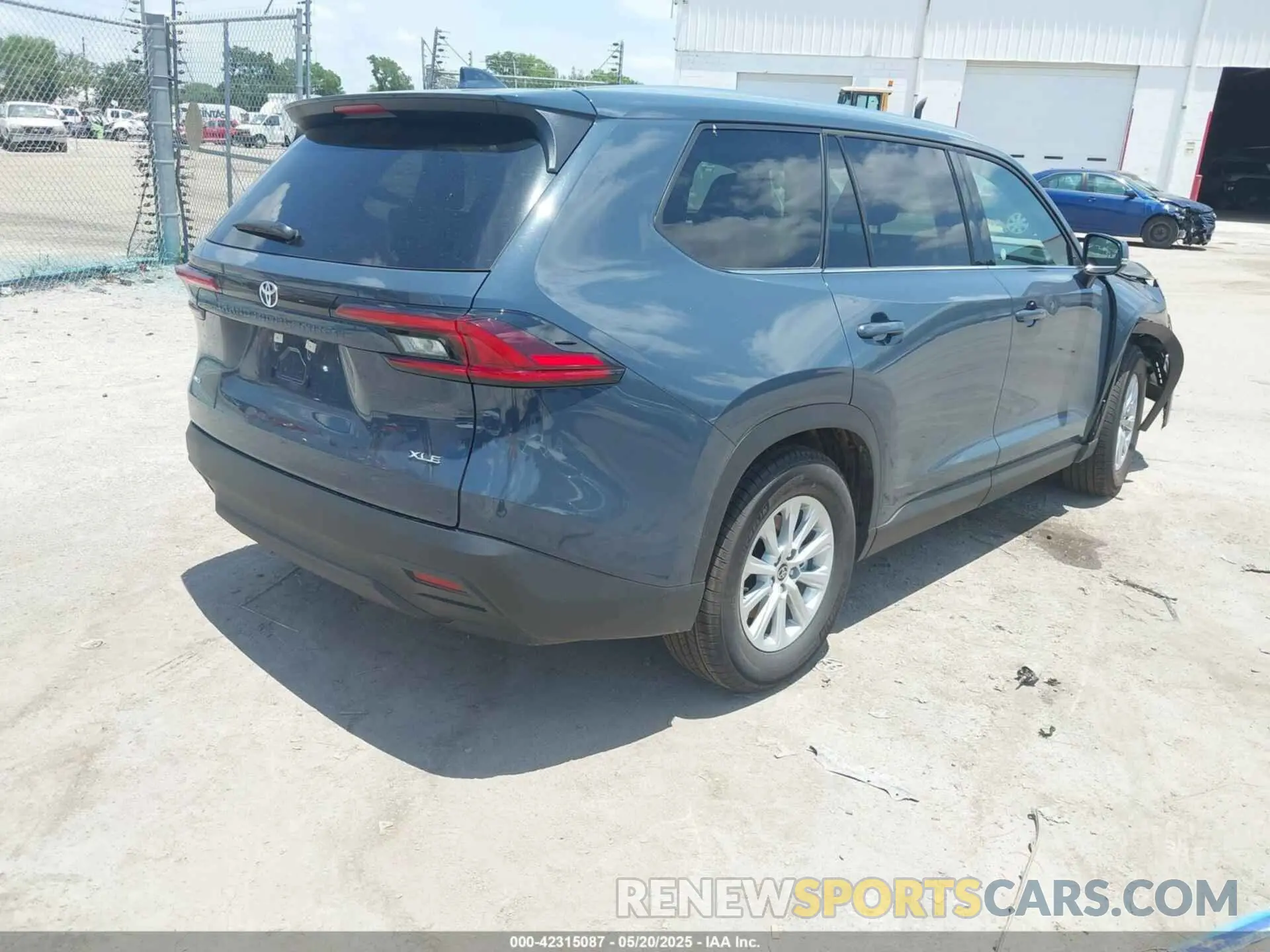 4 Photograph of a damaged car 5TDAAAB56SS084261 TOYOTA GRAND HIGHLANDER 2025