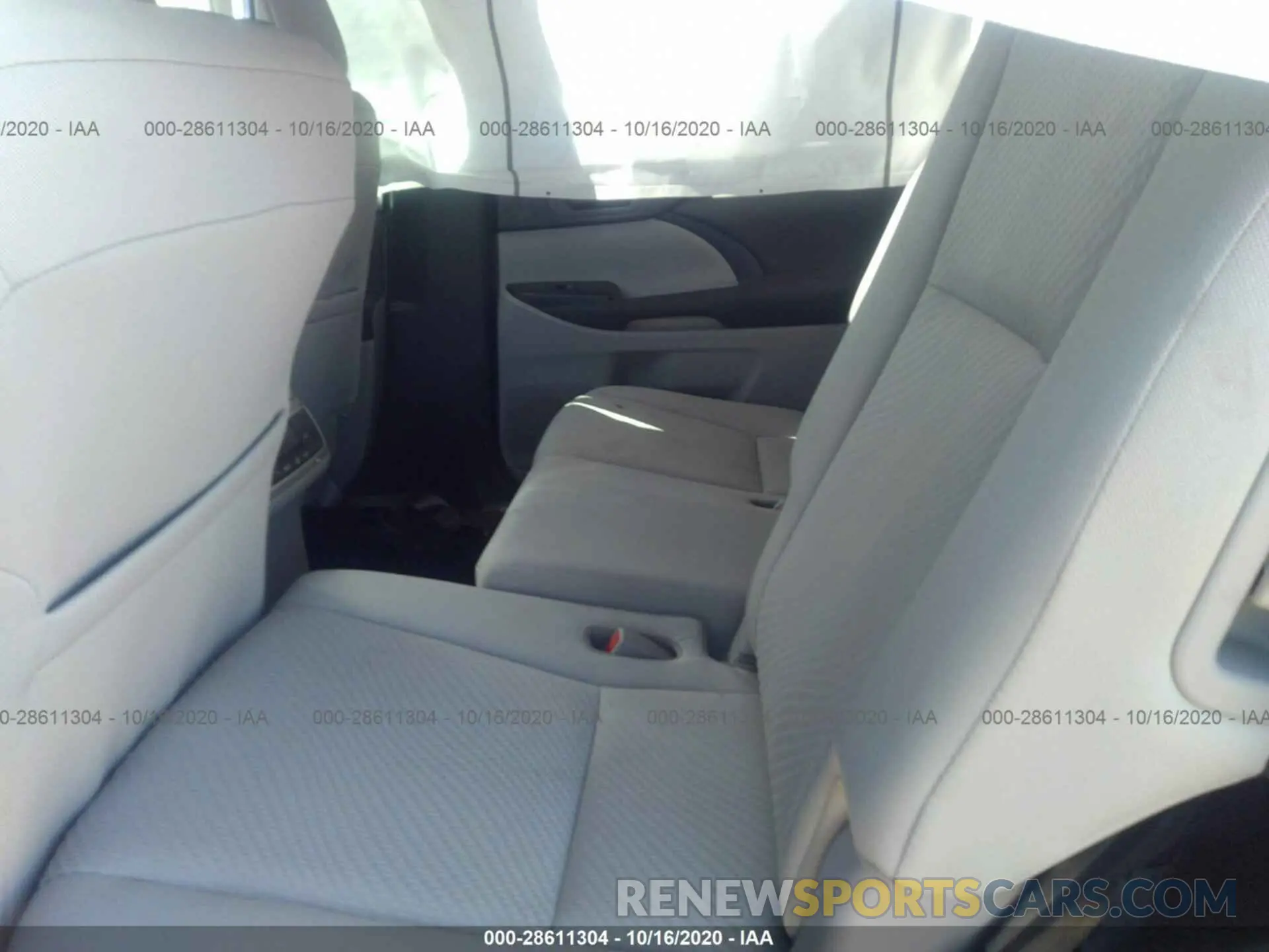 8 Фотография поврежденного автомобиля 5TDBGRFH0KS062519 TOYOTA HIGHLANDER 2019