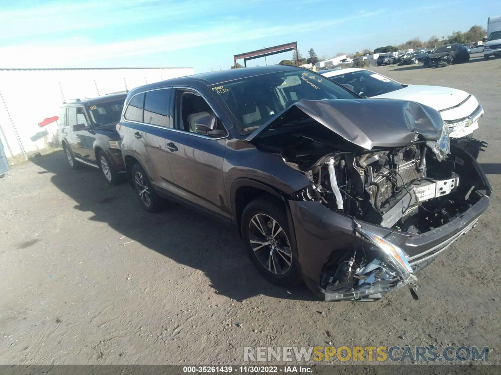 1 Photograph of a damaged car 5TDBGRFH4KS062412 TOYOTA HIGHLANDER 2019