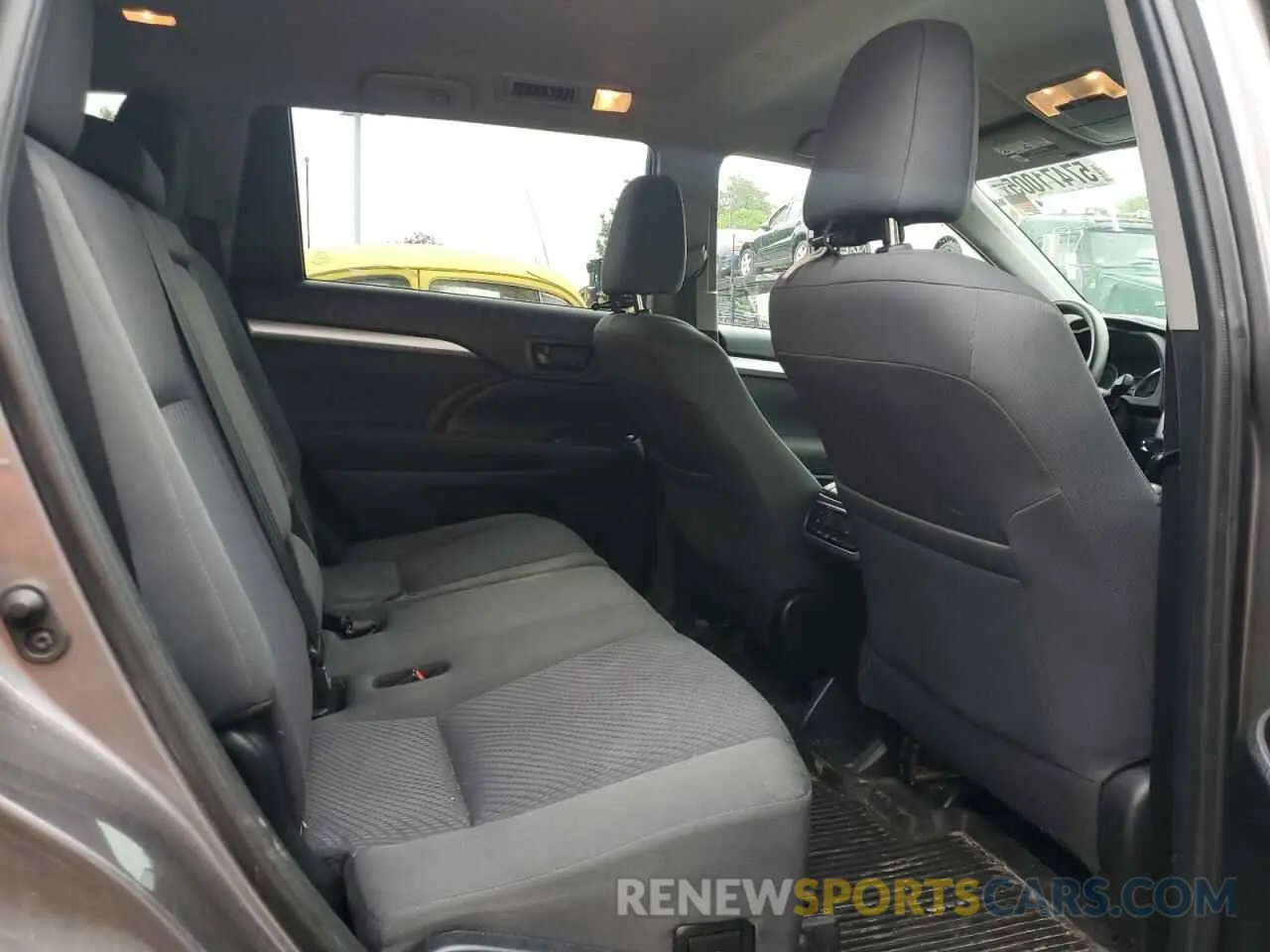 11 Фотография поврежденного автомобиля 5TDBGRFH4KS065908 TOYOTA HIGHLANDER 2019
