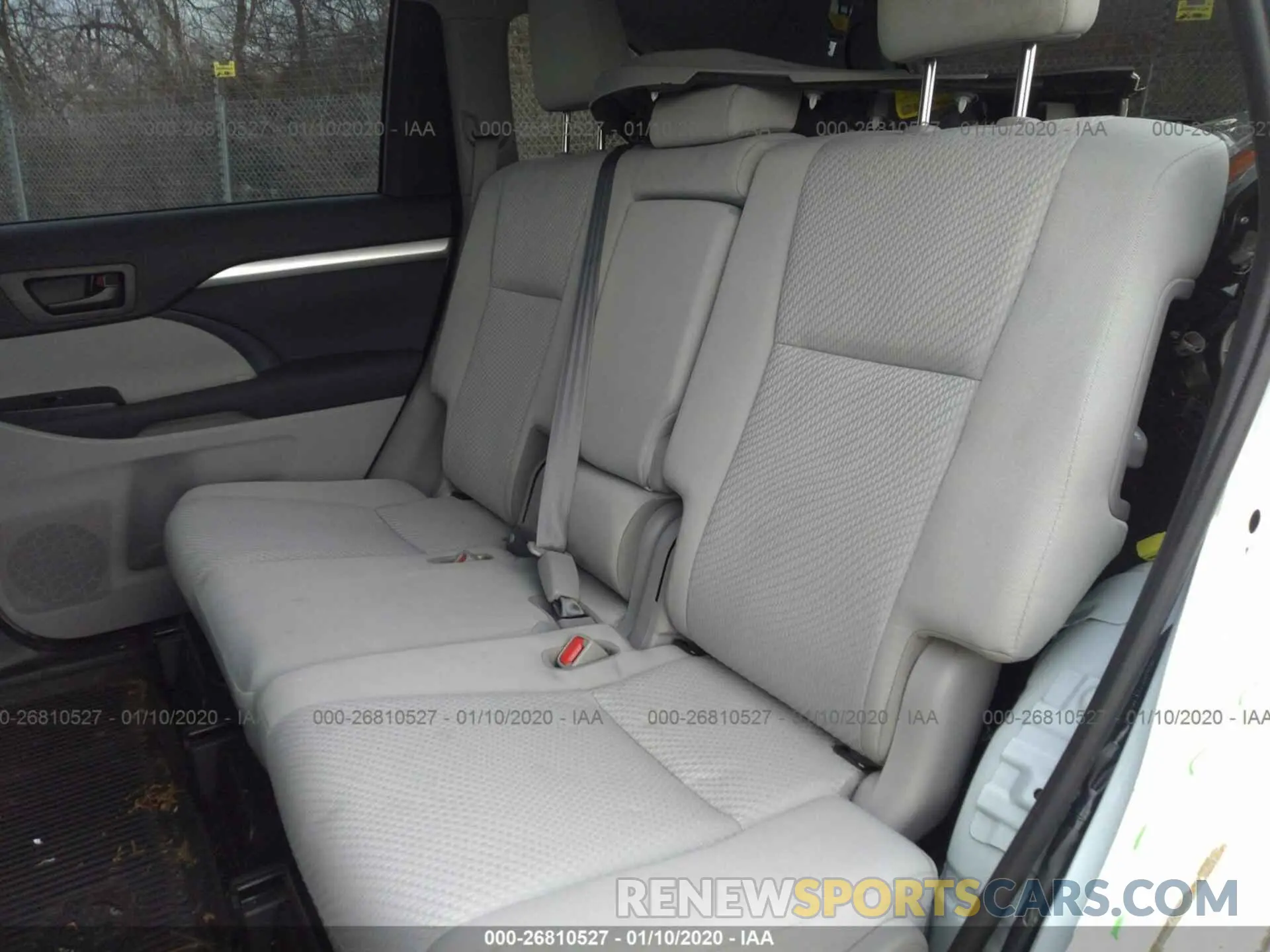 8 Photograph of a damaged car 5TDBGRFH5KS064251 TOYOTA HIGHLANDER 2019